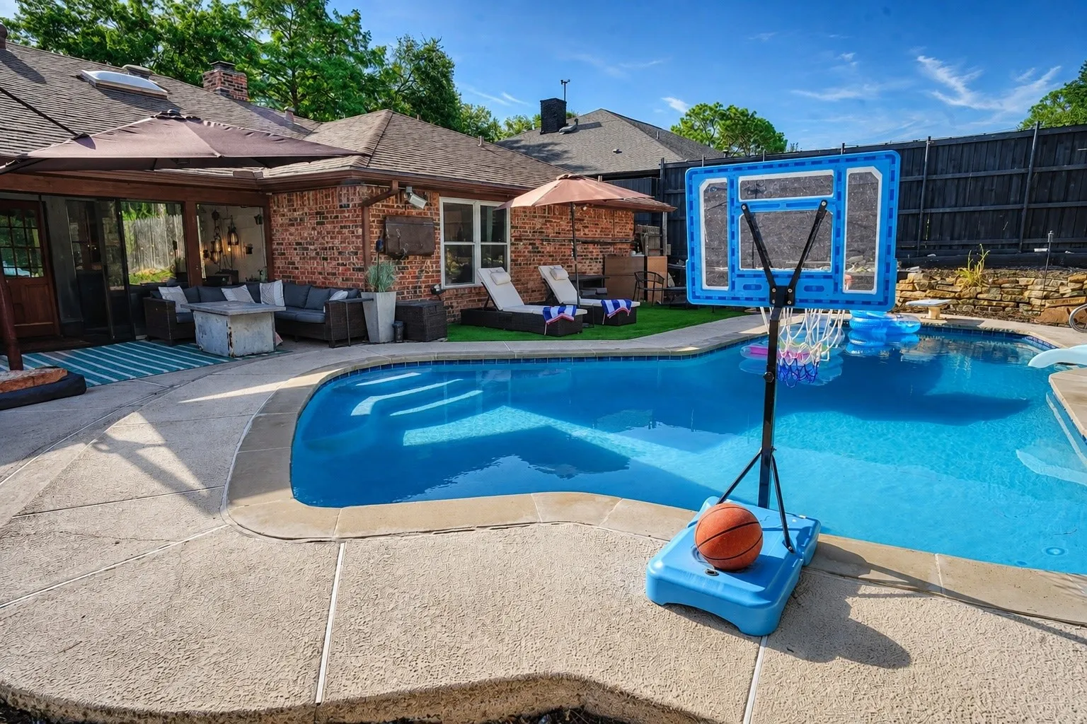 Single Family Residence For Sale in Tarrant County , 2200 Midhurst Drive, Arlington, Texas 76013, 4 Bedroom, 3 Bathroom, 2 Garage spaces, 2,782 Sqft, built in 1973, mls#21364136, Real Estate Agent in Arlington, Homes For Sale in Tarrant county, Homes For Sale in Arlington, Realtor in Arlington Texas, Real Estate Brokerage Independent Realty Texas, Luminita Cordes Realtor
