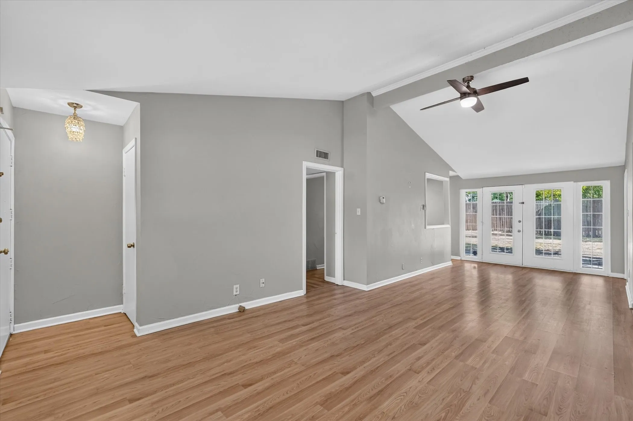 Single Family Residence For Rent in Dallas County , 828 Kingswood Avenue, Richardson, Texas 75080, 4 Bedroom, 2 Bathroom, Garage spaces, 1,432 Sqft, built in 1962, mls#21365081, Real Estate Agent in Richardson, Homes For Rent in Dallas county, Homes For Rent in Richardson, Realtor in Richardson Texas, Real Estate Brokerage Independent Realty Texas, Luminita Cordes Realtor