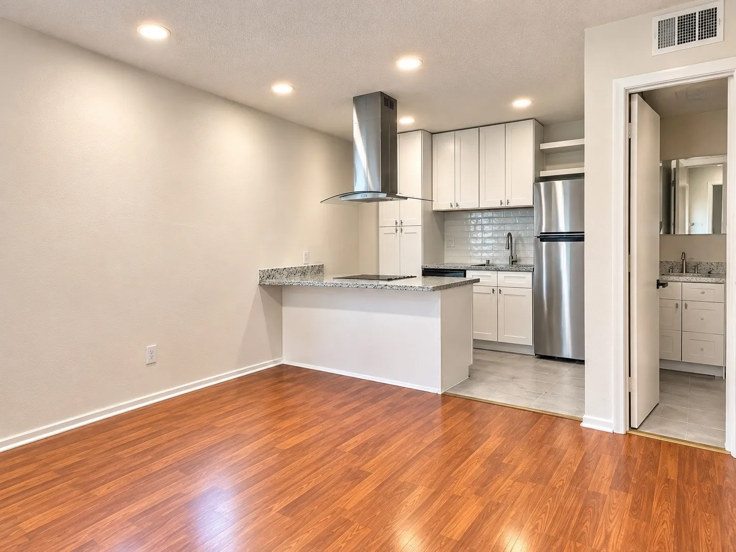 Condominium For Rent in Dallas County , 5923 Harvest Hill Road 2089, Dallas, Texas 75230, 2 Bedroom, 2 Bathroom, Garage spaces, 658 Sqft, built in 1970, mls#21364635, Real Estate Agent in Dallas, Homes For Rent in Dallas county, Homes For Rent in Dallas, Realtor in Dallas Texas, Real Estate Brokerage Independent Realty Texas, Luminita Cordes Realtor