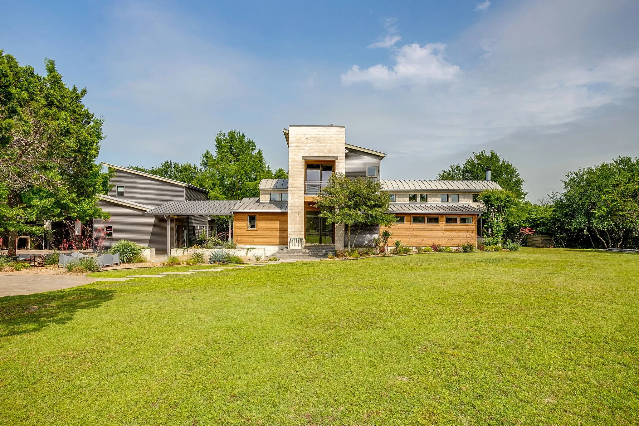 Single Family Residence For Sale in Parker County , 357 Wood Lake Road, Aledo, Texas 76008, 5 Bedroom, 5 Bathroom, 2 Garage spaces, 3,429 Sqft, built in 2005, Price $2,775,000, mls#21363403, Real Estate Agent in Aledo, Homes For Sale in Parker county, Homes For Sale in Aledo, Realtor in Aledo Texas, Real Estate Brokerage Independent Realty Texas, Luminita Cordes Realtor