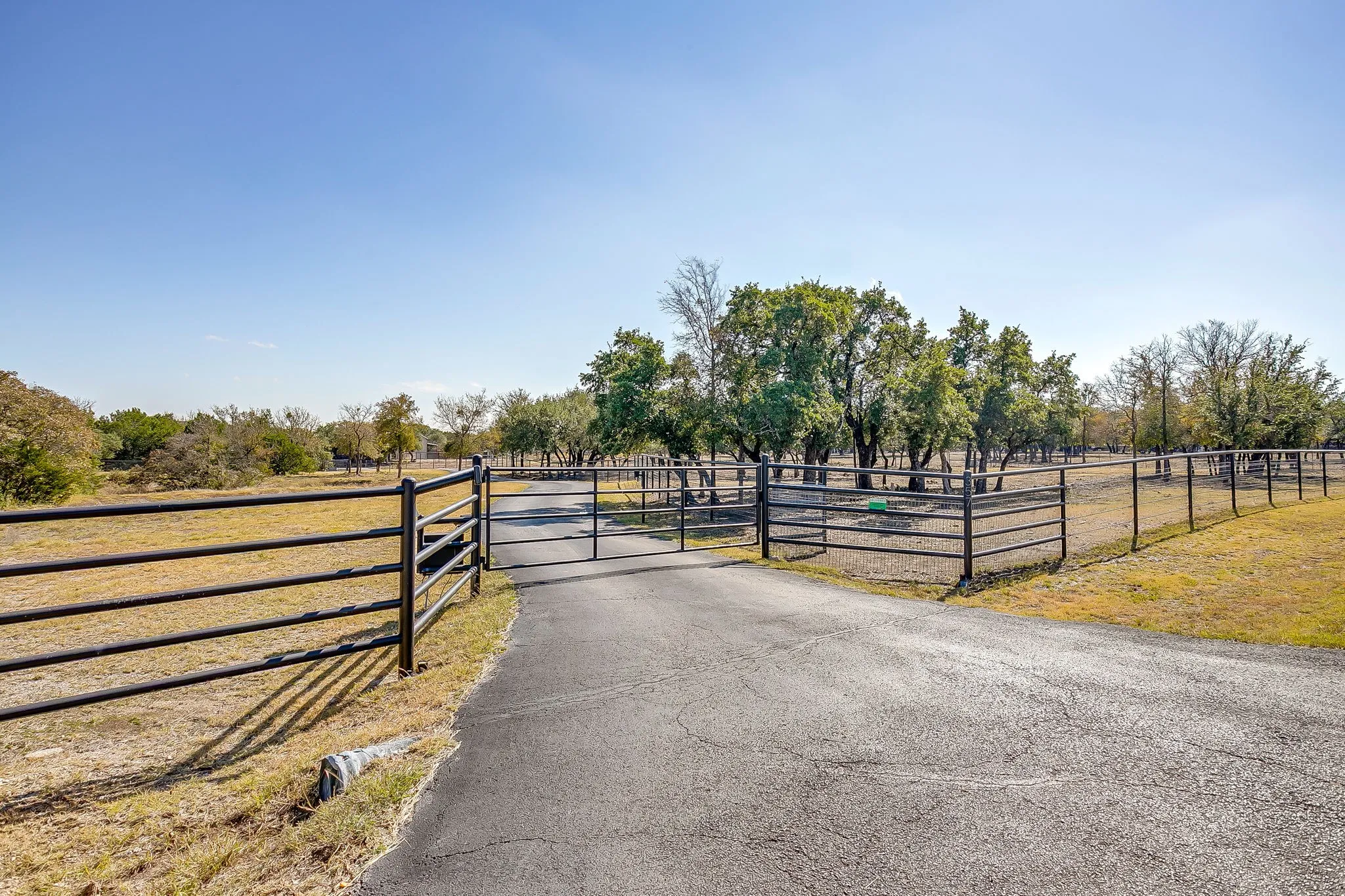 Single Family Residence For Sale in Parker County , 357 Wood Lake Road, Aledo, Texas 76008, 5 Bedroom, 5 Bathroom, 2 Garage spaces, 3,429 Sqft, built in 2005, Price $2,775,000, mls#21363403, Real Estate Agent in Aledo, Homes For Sale in Parker county, Homes For Sale in Aledo, Realtor in Aledo Texas, Real Estate Brokerage Independent Realty Texas, Luminita Cordes Realtor