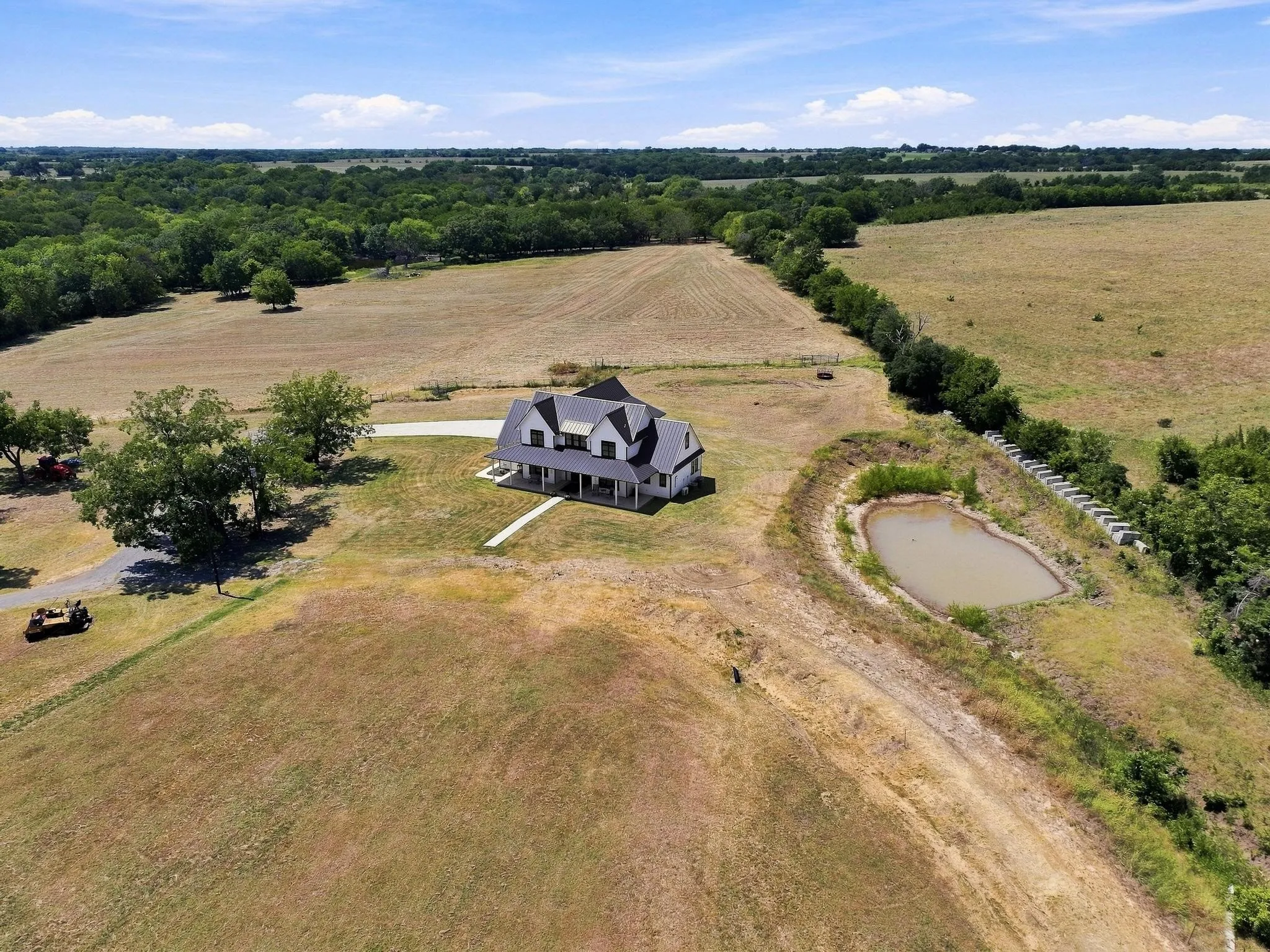 Single Family Residence For Sale in Grayson County , 639 Eisenhower Road, Denison, Texas 75020, 5 Bedroom, 4 Bathroom, 3 Garage spaces, 3,351 Sqft, built in 2022, mls#21362965, Real Estate Agent in Denison, Homes For Sale in Grayson county, Homes For Sale in Denison, Realtor in Denison Texas, Real Estate Brokerage Independent Realty Texas, Luminita Cordes Realtor