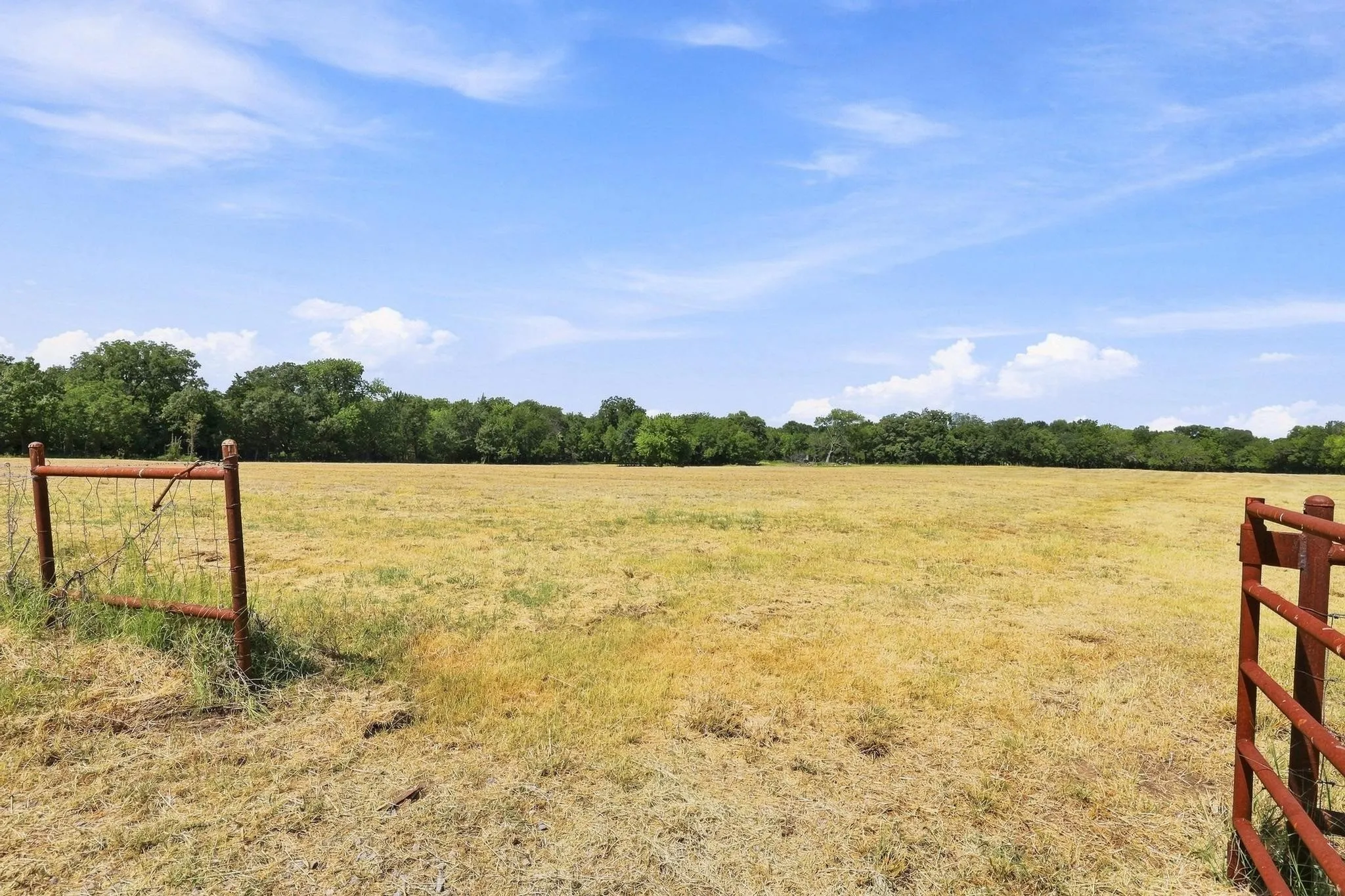 Single Family Residence For Sale in Grayson County , 639 Eisenhower Road, Denison, Texas 75020, 5 Bedroom, 4 Bathroom, 3 Garage spaces, 3,351 Sqft, built in 2022, mls#21362965, Real Estate Agent in Denison, Homes For Sale in Grayson county, Homes For Sale in Denison, Realtor in Denison Texas, Real Estate Brokerage Independent Realty Texas, Luminita Cordes Realtor