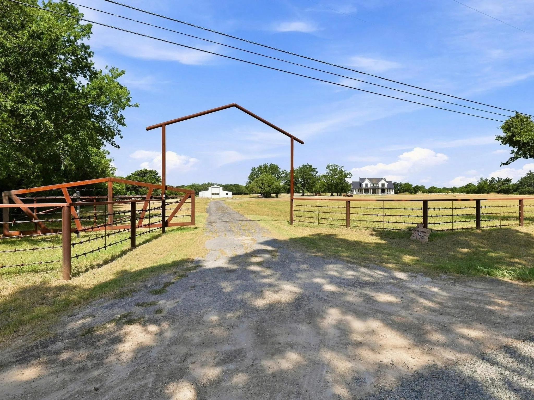 Single Family Residence For Sale in Grayson County , 639 Eisenhower Road, Denison, Texas 75020, 5 Bedroom, 4 Bathroom, 3 Garage spaces, 3,351 Sqft, built in 2022, mls#21362965, Real Estate Agent in Denison, Homes For Sale in Grayson county, Homes For Sale in Denison, Realtor in Denison Texas, Real Estate Brokerage Independent Realty Texas, Luminita Cordes Realtor