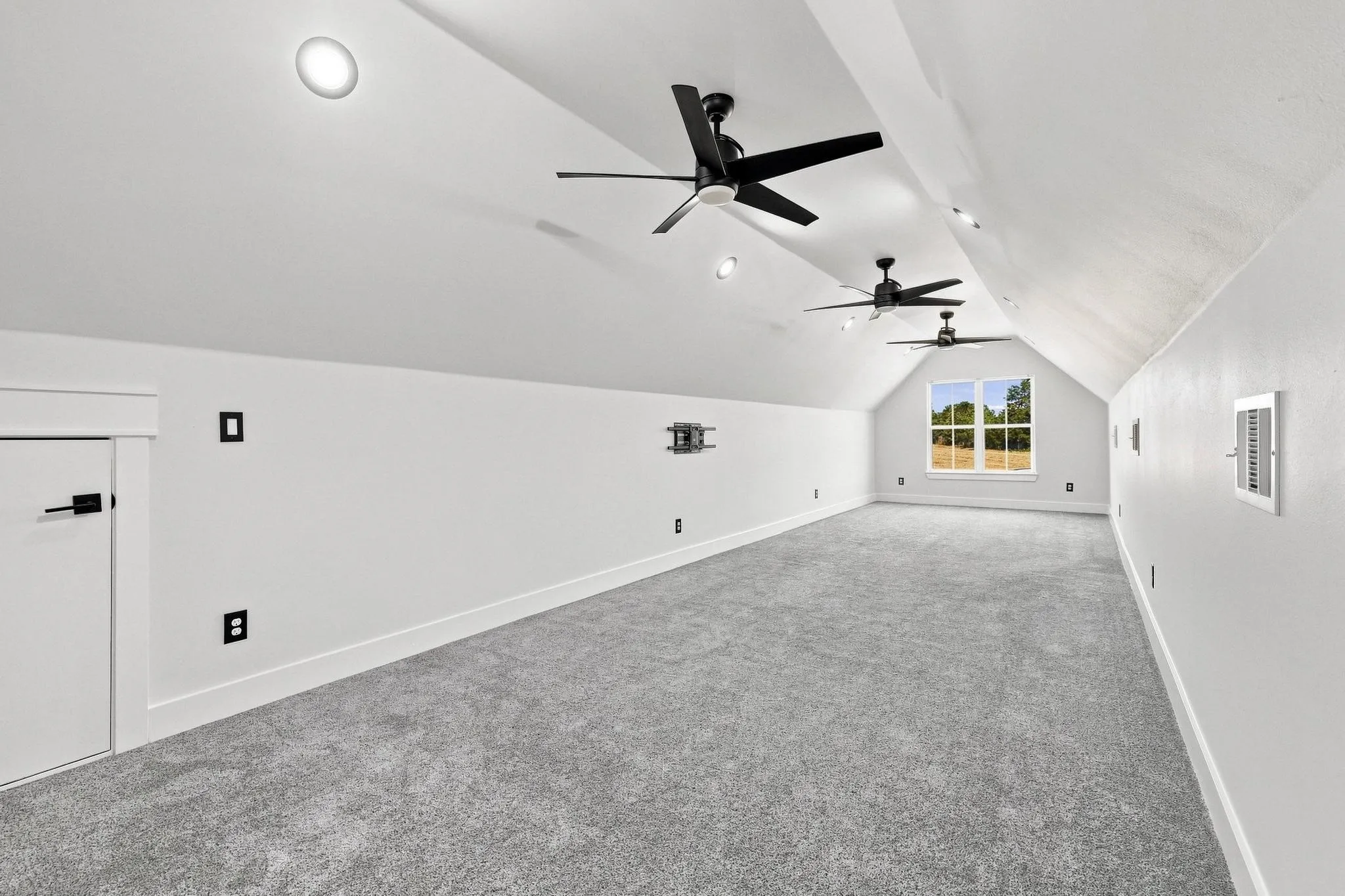 Single Family Residence For Sale in Grayson County , 639 Eisenhower Road, Denison, Texas 75020, 5 Bedroom, 4 Bathroom, 3 Garage spaces, 3,351 Sqft, built in 2022, mls#21362965, Real Estate Agent in Denison, Homes For Sale in Grayson county, Homes For Sale in Denison, Realtor in Denison Texas, Real Estate Brokerage Independent Realty Texas, Luminita Cordes Realtor