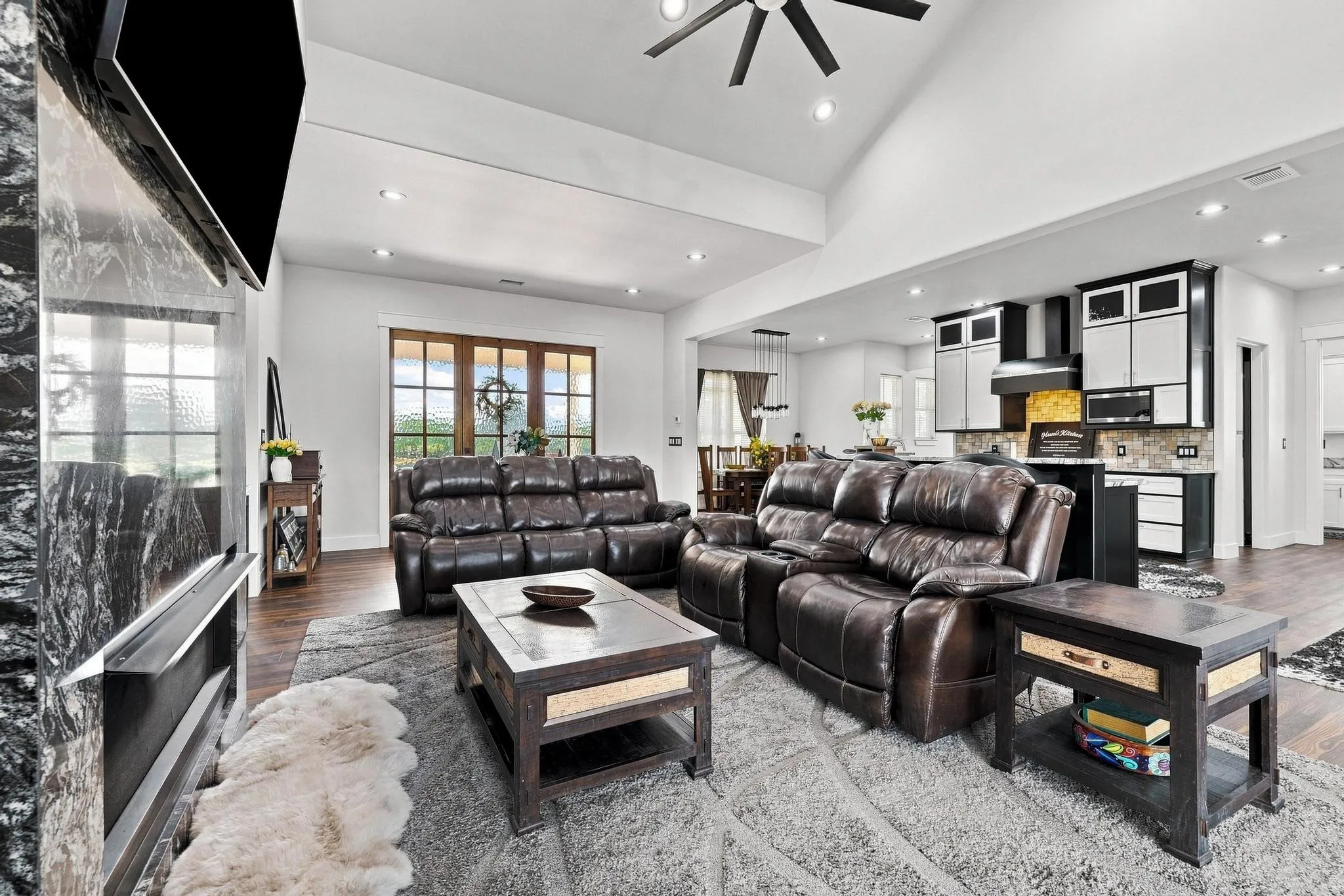 Single Family Residence For Sale in Grayson County , 639 Eisenhower Road, Denison, Texas 75020, 5 Bedroom, 4 Bathroom, 3 Garage spaces, 3,351 Sqft, built in 2022, mls#21362965, Real Estate Agent in Denison, Homes For Sale in Grayson county, Homes For Sale in Denison, Realtor in Denison Texas, Real Estate Brokerage Independent Realty Texas, Luminita Cordes Realtor