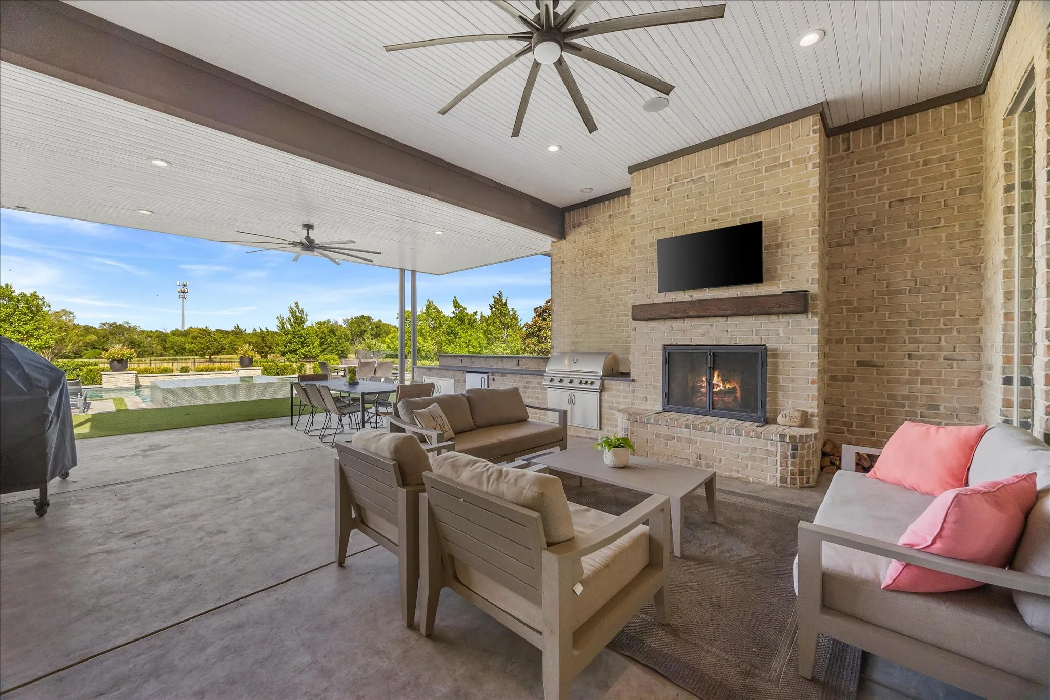 Single Family Residence For Sale in Rockwall County , 884 Tranquility Drive, Heath, Texas 75032, 4 Bedroom, 5 Bathroom, 3 Garage spaces, 4,433 Sqft, built in 2015, mls#21363143, Real Estate Agent in Heath, Homes For Sale in Rockwall county, Homes For Sale in Heath, Realtor in Heath Texas, Real Estate Brokerage Independent Realty Texas, Luminita Cordes Realtor