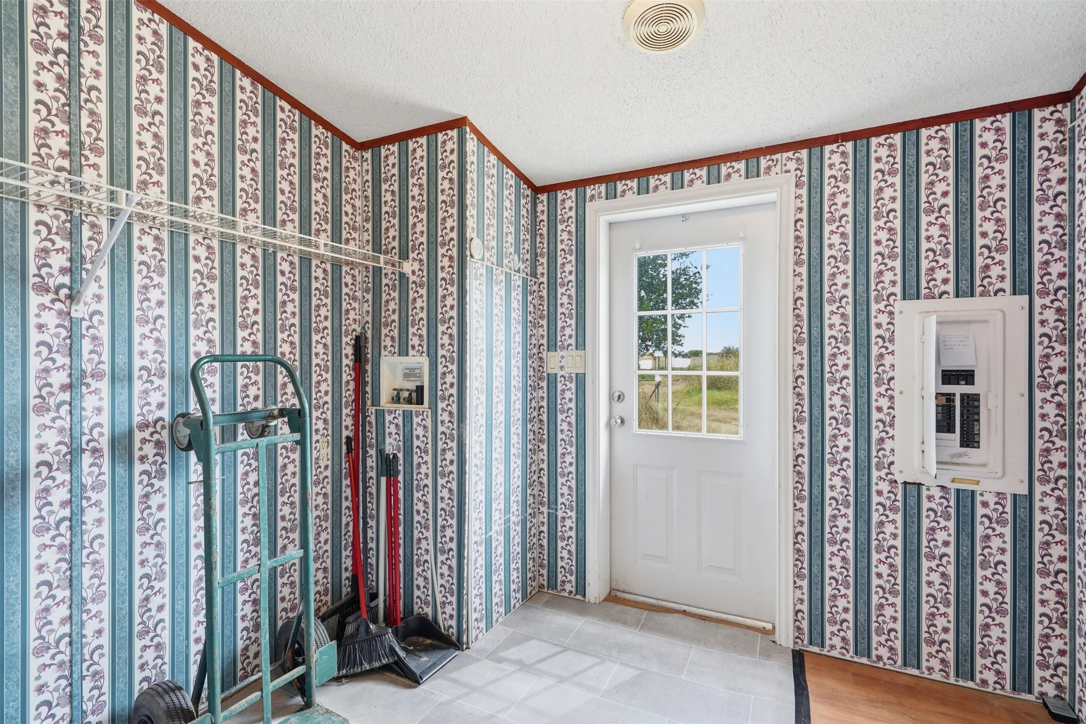 Mobile Home For Sale in Wise County , 937 County Road 4790, Boyd, Texas 76023, 4 Bedroom, 2 Bathroom, Garage spaces, 2,128 Sqft, built in 2000, mls#21362888, Real Estate Agent in Boyd, Homes For Sale in Wise county, Homes For Sale in Boyd, Realtor in Boyd Texas, Real Estate Brokerage Independent Realty Texas, Luminita Cordes Realtor