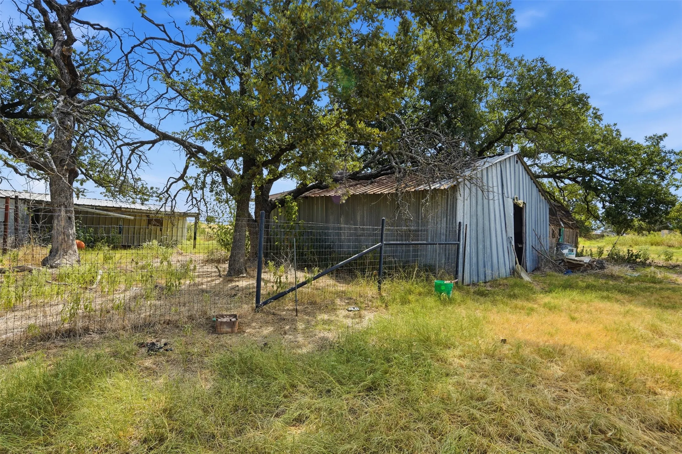 Mobile Home For Sale in Wise County , 937 County Road 4790, Boyd, Texas 76023, 4 Bedroom, 2 Bathroom, Garage spaces, 2,128 Sqft, built in 2000, mls#21362888, Real Estate Agent in Boyd, Homes For Sale in Wise county, Homes For Sale in Boyd, Realtor in Boyd Texas, Real Estate Brokerage Independent Realty Texas, Luminita Cordes Realtor