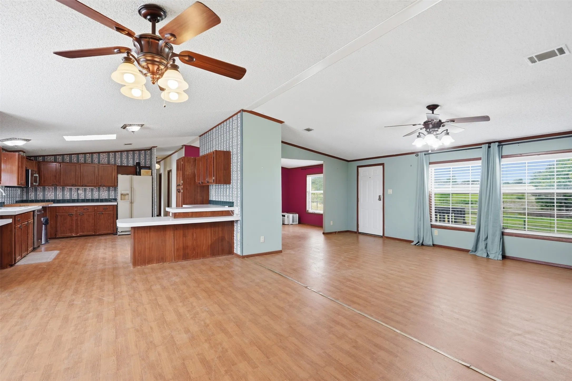 Mobile Home For Sale in Wise County , 937 County Road 4790, Boyd, Texas 76023, 4 Bedroom, 2 Bathroom, Garage spaces, 2,128 Sqft, built in 2000, mls#21362888, Real Estate Agent in Boyd, Homes For Sale in Wise county, Homes For Sale in Boyd, Realtor in Boyd Texas, Real Estate Brokerage Independent Realty Texas, Luminita Cordes Realtor
