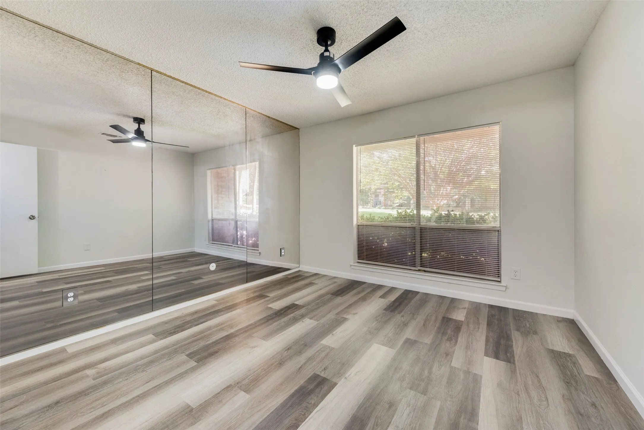 Townhouse For Sale in Tarrant County , 5814 Meadow Wood Lane, Fort Worth, Texas 76112, 2 Bedroom, 3 Bathroom, 2 Garage spaces, 1,500 Sqft, built in 1973, mls#21365098, Real Estate Agent in Fort Worth, Homes For Sale in Tarrant county, Homes For Sale in Fort Worth, Realtor in Fort Worth Texas, Real Estate Brokerage Independent Realty Texas, Luminita Cordes Realtor