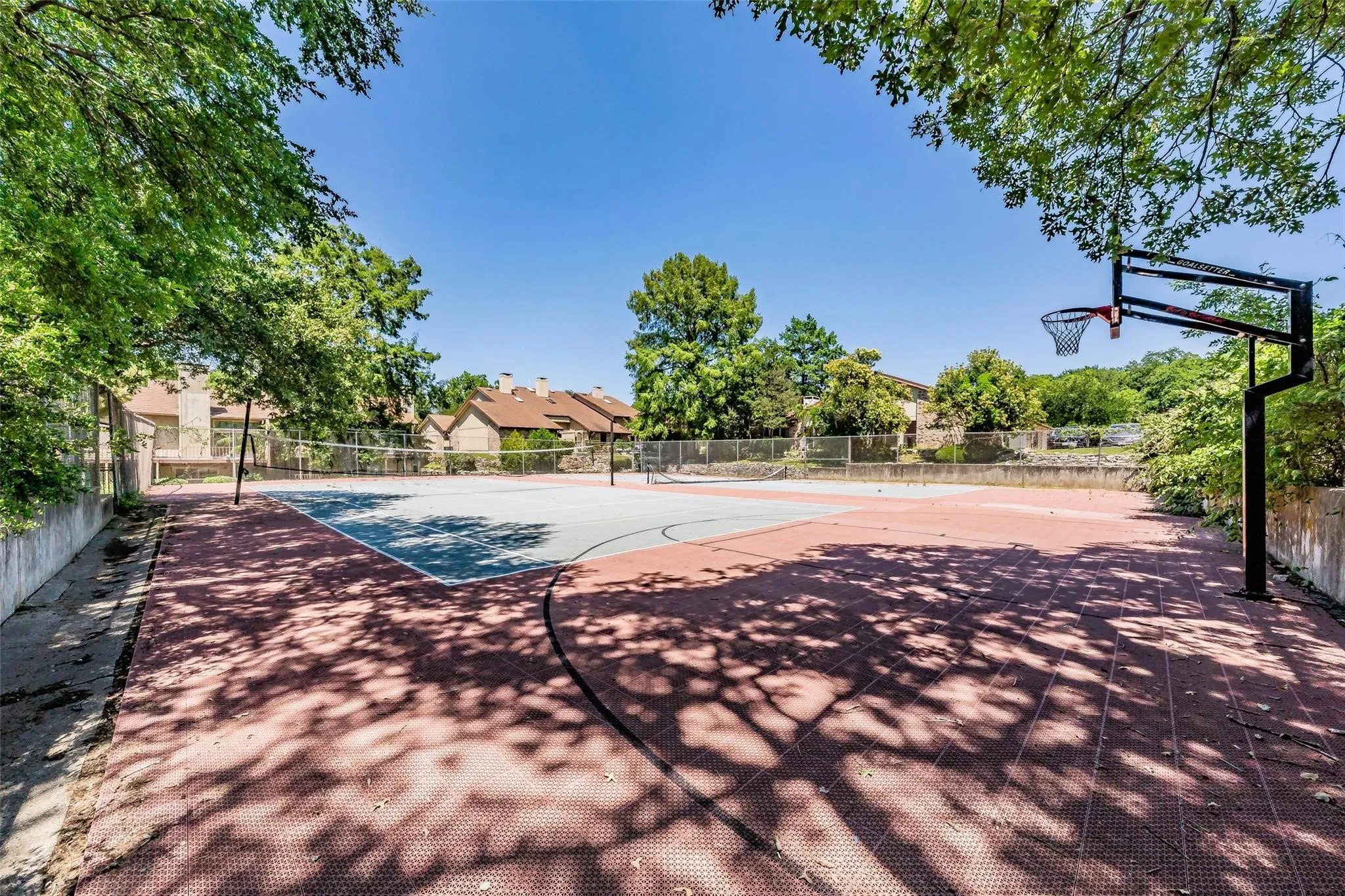 Townhouse For Sale in Tarrant County , 5814 Meadow Wood Lane, Fort Worth, Texas 76112, 2 Bedroom, 3 Bathroom, 2 Garage spaces, 1,500 Sqft, built in 1973, mls#21365098, Real Estate Agent in Fort Worth, Homes For Sale in Tarrant county, Homes For Sale in Fort Worth, Realtor in Fort Worth Texas, Real Estate Brokerage Independent Realty Texas, Luminita Cordes Realtor