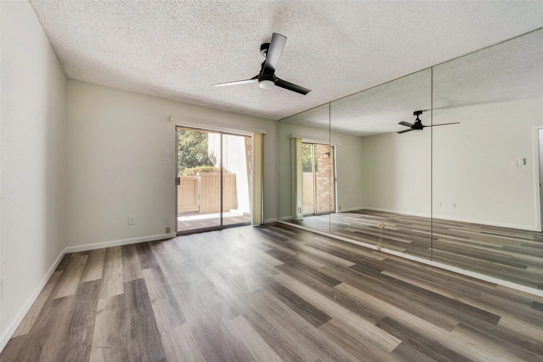 Townhouse For Sale in Tarrant County , 5814 Meadow Wood Lane, Fort Worth, Texas 76112, 2 Bedroom, 3 Bathroom, 2 Garage spaces, 1,500 Sqft, built in 1973, mls#21365098, Real Estate Agent in Fort Worth, Homes For Sale in Tarrant county, Homes For Sale in Fort Worth, Realtor in Fort Worth Texas, Real Estate Brokerage Independent Realty Texas, Luminita Cordes Realtor