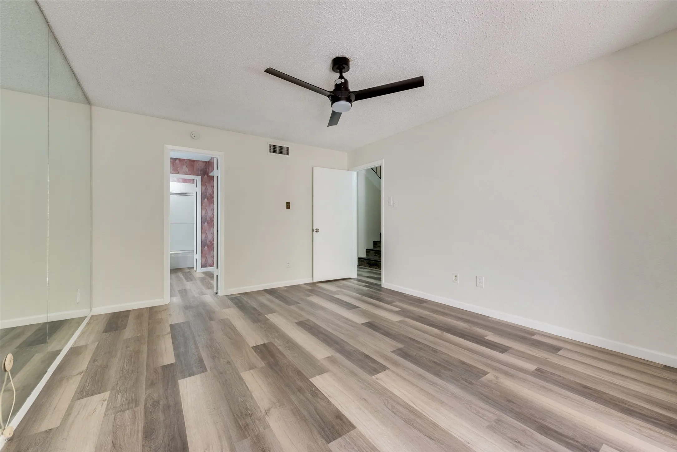 Townhouse For Sale in Tarrant County , 5814 Meadow Wood Lane, Fort Worth, Texas 76112, 2 Bedroom, 3 Bathroom, 2 Garage spaces, 1,500 Sqft, built in 1973, mls#21365098, Real Estate Agent in Fort Worth, Homes For Sale in Tarrant county, Homes For Sale in Fort Worth, Realtor in Fort Worth Texas, Real Estate Brokerage Independent Realty Texas, Luminita Cordes Realtor