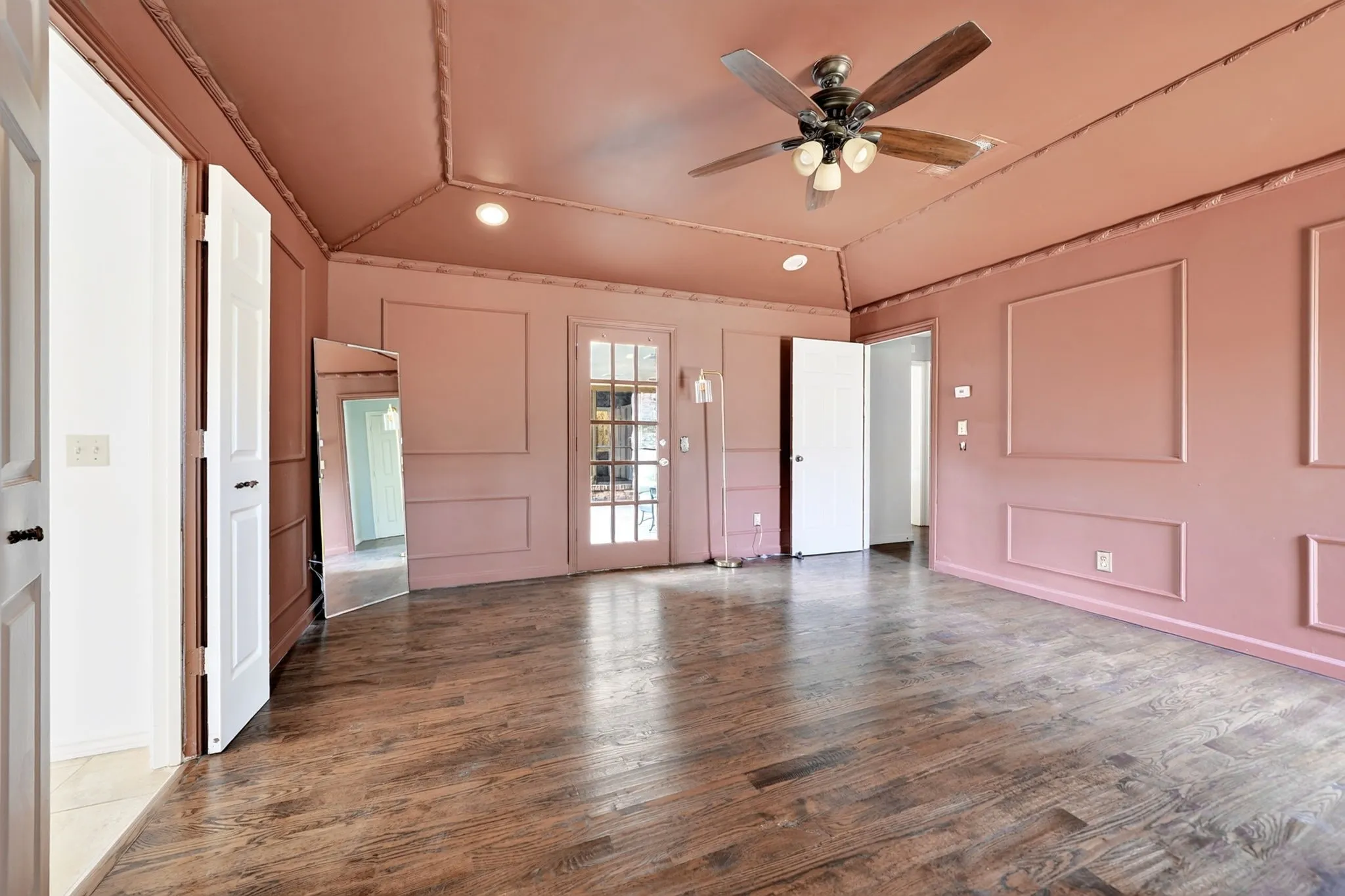 Single Family Residence For Sale in Dallas County , 10130 Woodlake Drive, Dallas, Texas 75243, 4 Bedroom, 3 Bathroom, 2 Garage spaces, 2,866 Sqft, built in 1979, mls#21364829, Real Estate Agent in Dallas, Homes For Sale in Dallas county, Homes For Sale in Dallas, Realtor in Dallas Texas, Real Estate Brokerage Independent Realty Texas, Luminita Cordes Realtor