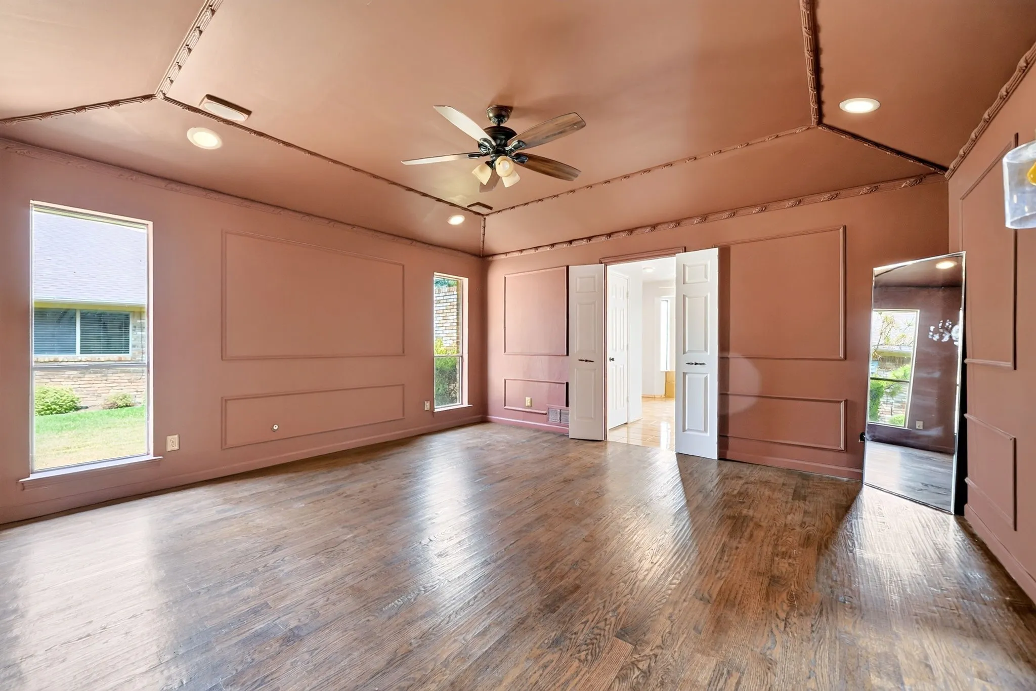 Single Family Residence For Sale in Dallas County , 10130 Woodlake Drive, Dallas, Texas 75243, 4 Bedroom, 3 Bathroom, 2 Garage spaces, 2,866 Sqft, built in 1979, mls#21364829, Real Estate Agent in Dallas, Homes For Sale in Dallas county, Homes For Sale in Dallas, Realtor in Dallas Texas, Real Estate Brokerage Independent Realty Texas, Luminita Cordes Realtor