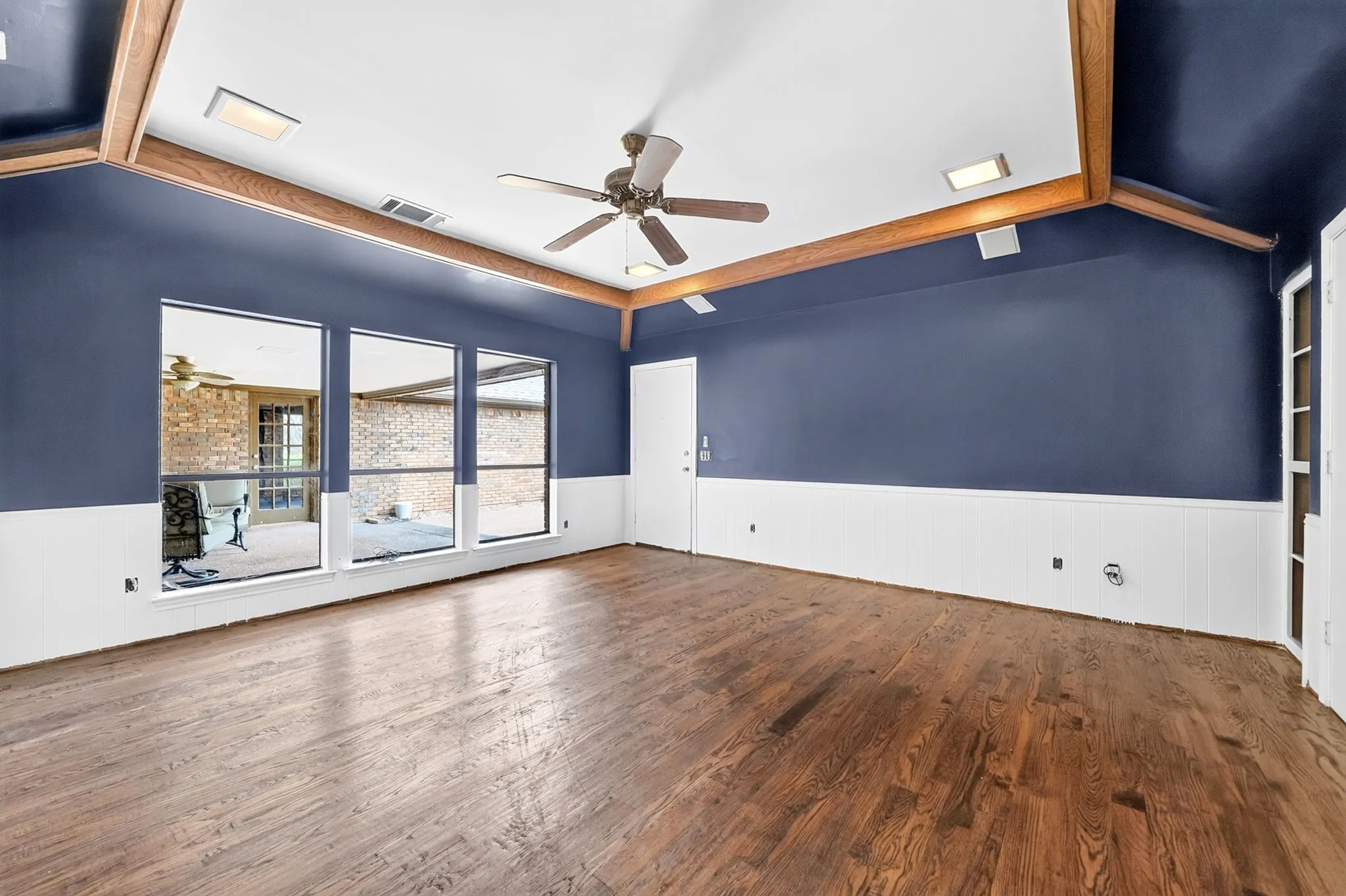 Single Family Residence For Sale in Dallas County , 10130 Woodlake Drive, Dallas, Texas 75243, 4 Bedroom, 3 Bathroom, 2 Garage spaces, 2,866 Sqft, built in 1979, mls#21364829, Real Estate Agent in Dallas, Homes For Sale in Dallas county, Homes For Sale in Dallas, Realtor in Dallas Texas, Real Estate Brokerage Independent Realty Texas, Luminita Cordes Realtor