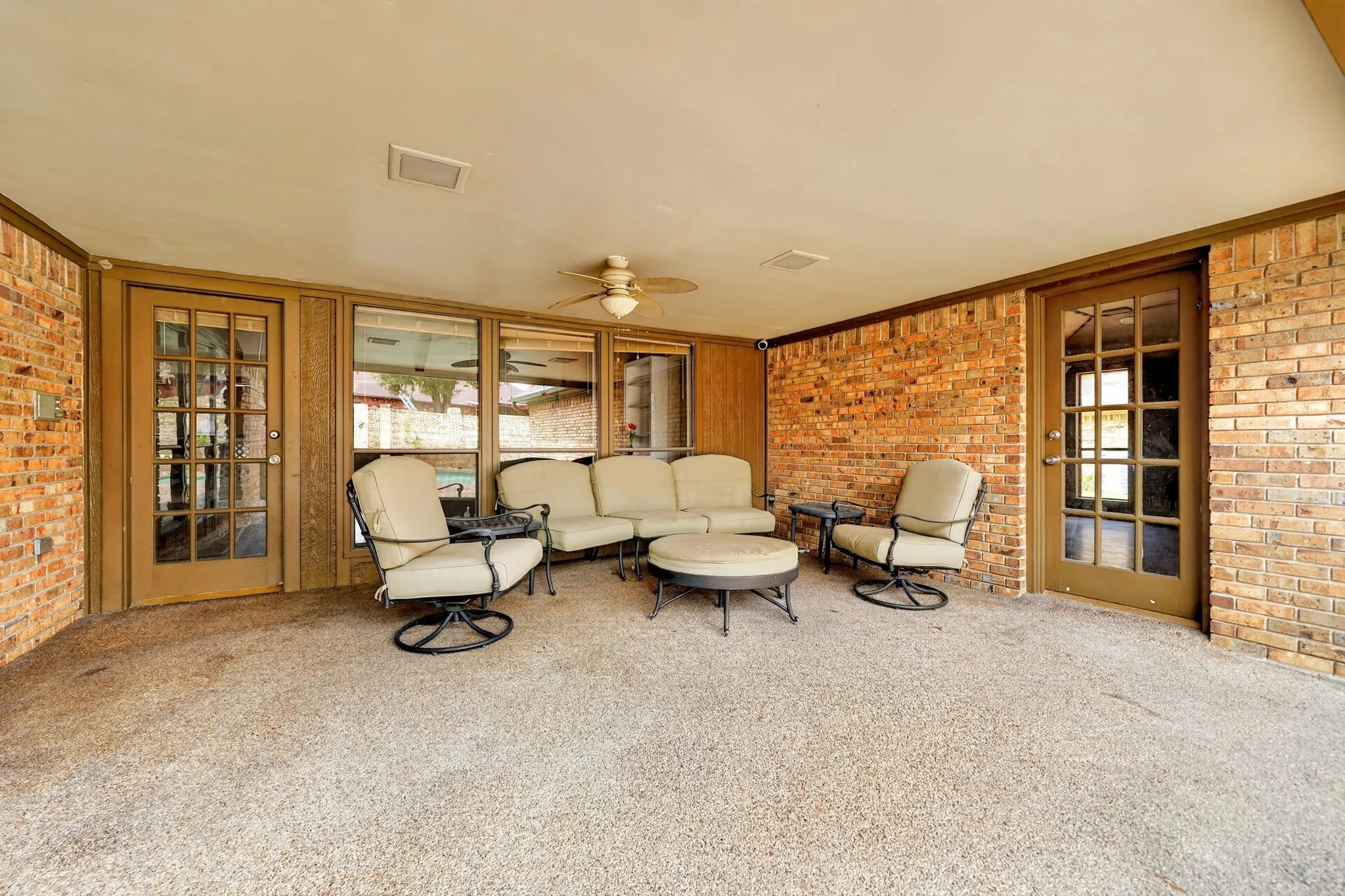Single Family Residence For Sale in Dallas County , 10130 Woodlake Drive, Dallas, Texas 75243, 4 Bedroom, 3 Bathroom, 2 Garage spaces, 2,866 Sqft, built in 1979, mls#21364829, Real Estate Agent in Dallas, Homes For Sale in Dallas county, Homes For Sale in Dallas, Realtor in Dallas Texas, Real Estate Brokerage Independent Realty Texas, Luminita Cordes Realtor