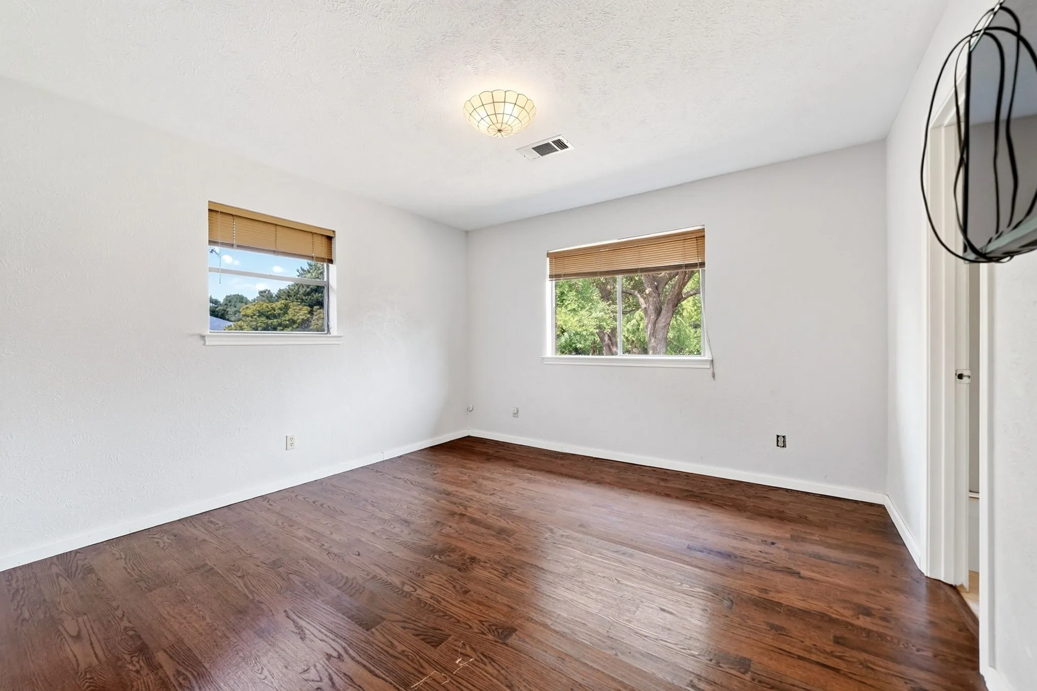 Single Family Residence For Sale in Dallas County , 10130 Woodlake Drive, Dallas, Texas 75243, 4 Bedroom, 3 Bathroom, 2 Garage spaces, 2,866 Sqft, built in 1979, mls#21364829, Real Estate Agent in Dallas, Homes For Sale in Dallas county, Homes For Sale in Dallas, Realtor in Dallas Texas, Real Estate Brokerage Independent Realty Texas, Luminita Cordes Realtor