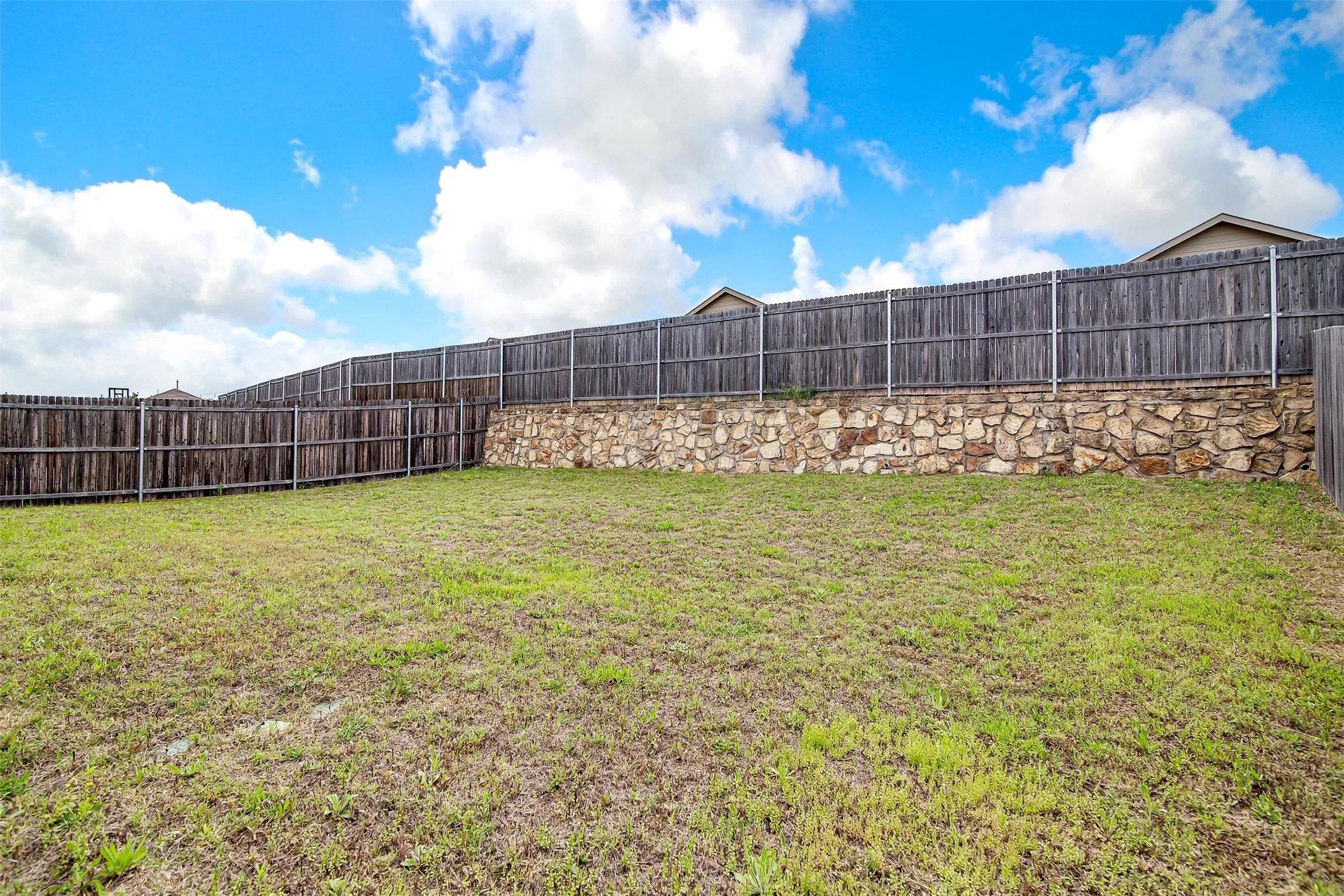 Single Family Residence For Rent in Tarrant County , 8617 Thicket Ridge Street, Fort Worth, Texas 76123, 4 Bedroom, 2 Bathroom, 2 Garage spaces, 1,725 Sqft, built in 2023, mls#21365084, Real Estate Agent in Fort Worth, Homes For Rent in Tarrant county, Homes For Rent in Fort Worth, Realtor in Fort Worth Texas, Real Estate Brokerage Independent Realty Texas, Luminita Cordes Realtor