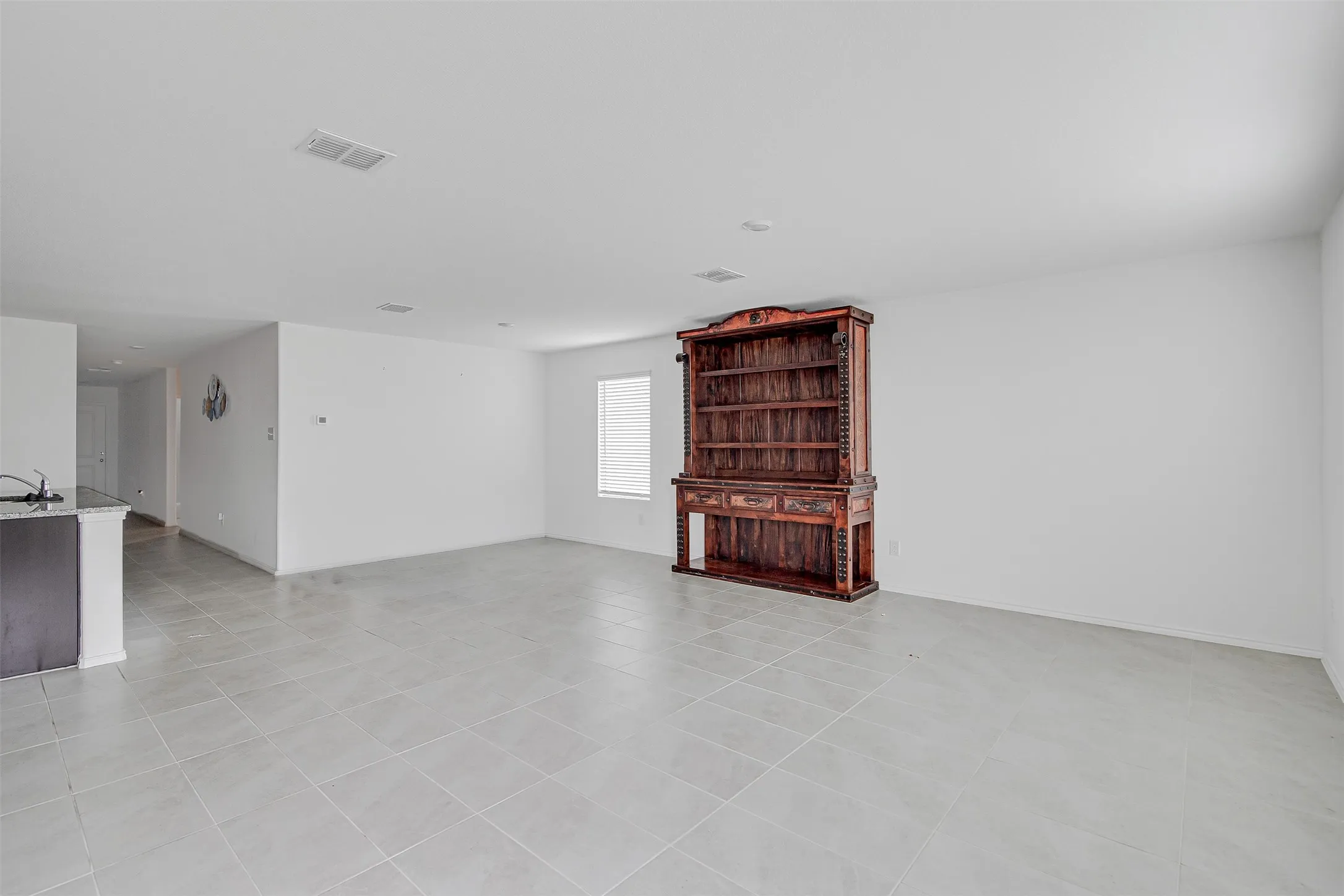 Single Family Residence For Rent in Tarrant County , 8617 Thicket Ridge Street, Fort Worth, Texas 76123, 4 Bedroom, 2 Bathroom, 2 Garage spaces, 1,725 Sqft, built in 2023, mls#21365084, Real Estate Agent in Fort Worth, Homes For Rent in Tarrant county, Homes For Rent in Fort Worth, Realtor in Fort Worth Texas, Real Estate Brokerage Independent Realty Texas, Luminita Cordes Realtor