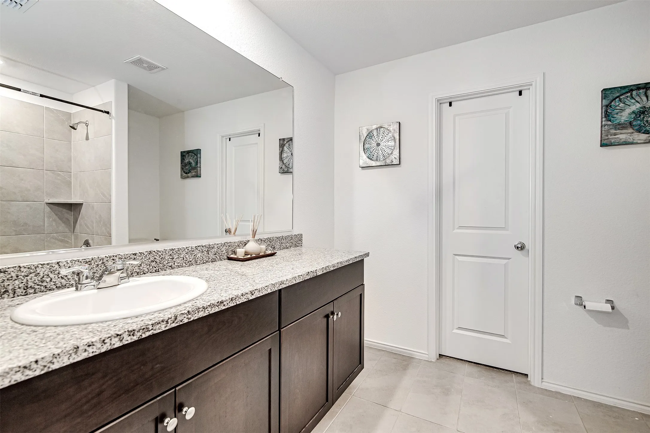 Single Family Residence For Rent in Tarrant County , 8617 Thicket Ridge Street, Fort Worth, Texas 76123, 4 Bedroom, 2 Bathroom, 2 Garage spaces, 1,725 Sqft, built in 2023, mls#21365084, Real Estate Agent in Fort Worth, Homes For Rent in Tarrant county, Homes For Rent in Fort Worth, Realtor in Fort Worth Texas, Real Estate Brokerage Independent Realty Texas, Luminita Cordes Realtor