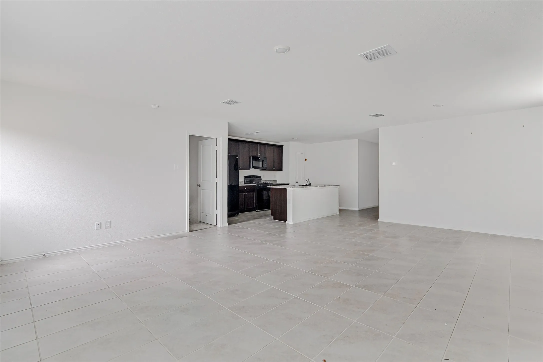 Single Family Residence For Rent in Tarrant County , 8617 Thicket Ridge Street, Fort Worth, Texas 76123, 4 Bedroom, 2 Bathroom, 2 Garage spaces, 1,725 Sqft, built in 2023, mls#21365084, Real Estate Agent in Fort Worth, Homes For Rent in Tarrant county, Homes For Rent in Fort Worth, Realtor in Fort Worth Texas, Real Estate Brokerage Independent Realty Texas, Luminita Cordes Realtor