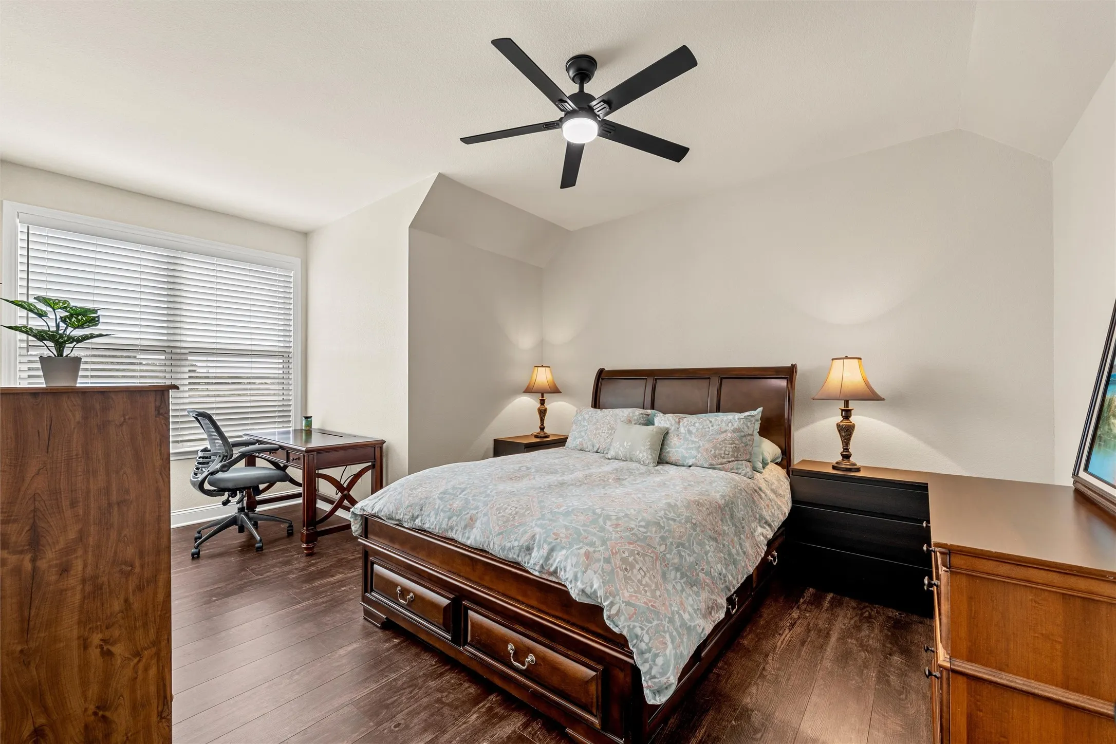 Single Family Residence For Sale in Mc Lennan County , 120 Big Catch Lane, Robinson, Texas 76706, 4 Bedroom, 3 Bathroom, 2 Garage spaces, 3,008 Sqft, built in 2023, mls#21363779, Real Estate Agent in Robinson, Homes For Sale in Mc Lennan county, Homes For Sale in Robinson, Realtor in Robinson Texas, Real Estate Brokerage Independent Realty Texas, Luminita Cordes Realtor