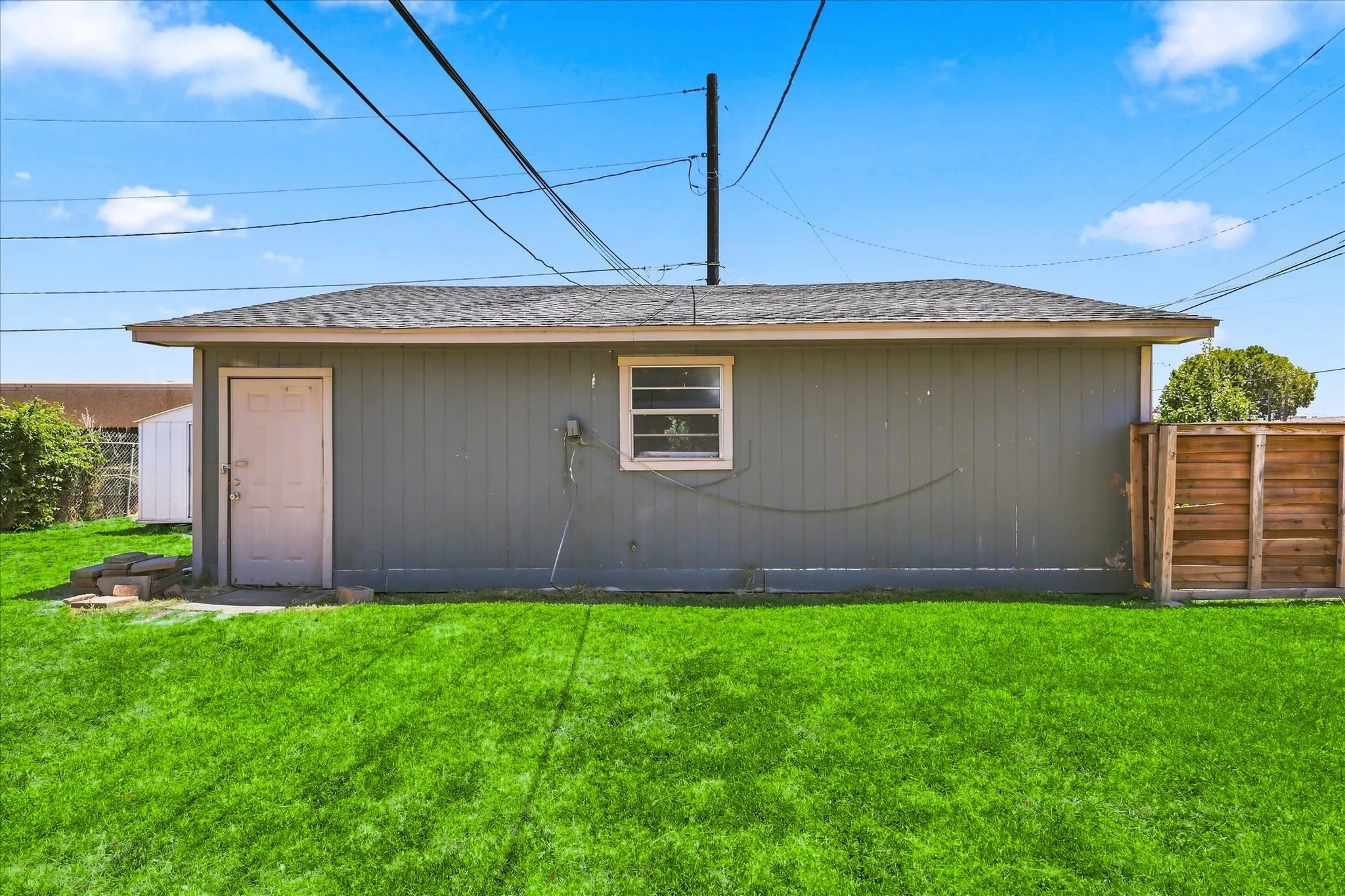 Single Family Residence For Sale in Dallas County , 3026 Rilla Drive, Garland, Texas 75041, 3 Bedroom, 1 Bathroom, 1 Garage spaces, 1,169 Sqft, built in 1959, mls#21364848, Real Estate Agent in Garland, Homes For Sale in Dallas county, Homes For Sale in Garland, Realtor in Garland Texas, Real Estate Brokerage Independent Realty Texas, Luminita Cordes Realtor