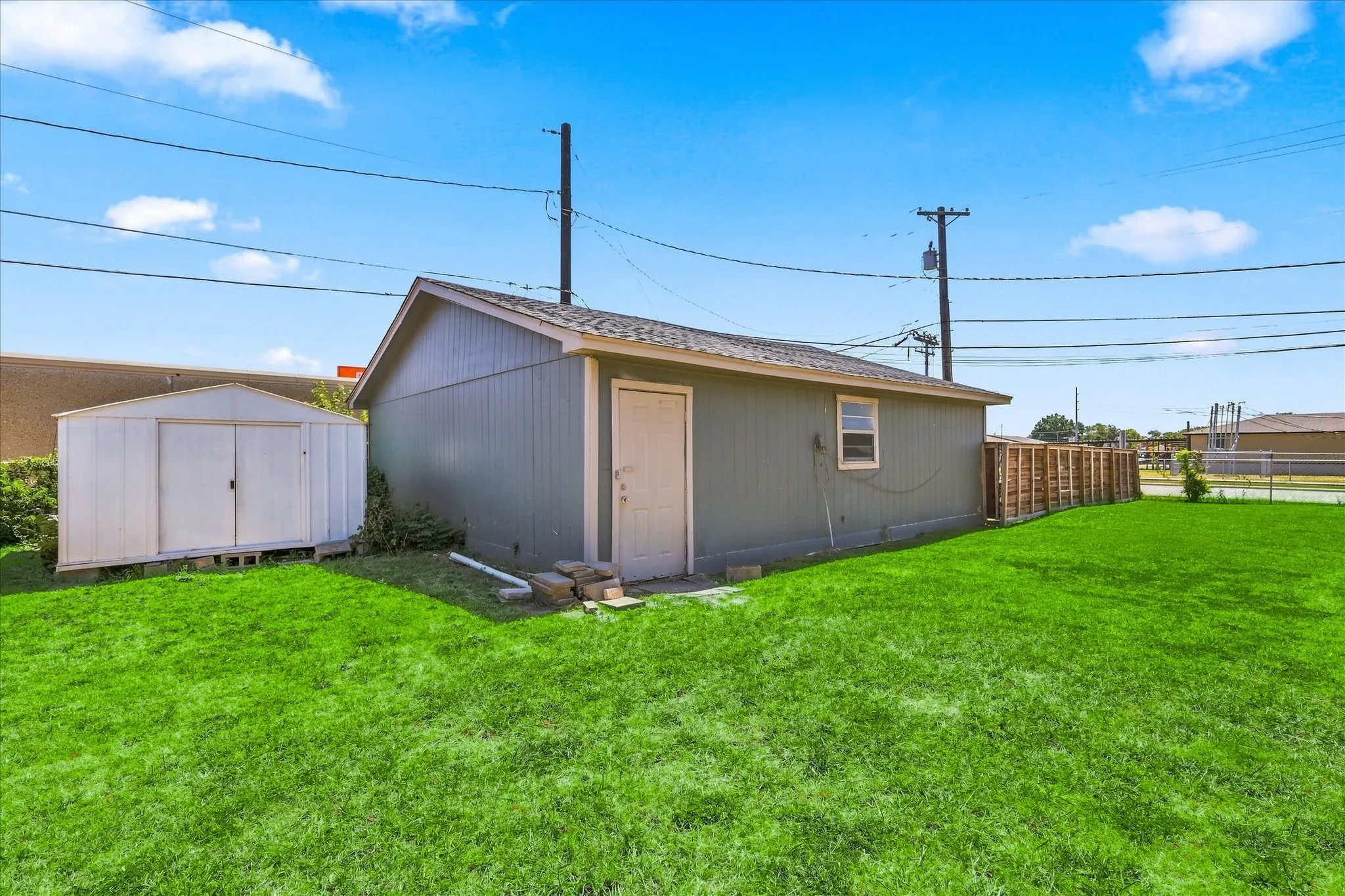 Single Family Residence For Sale in Dallas County , 3026 Rilla Drive, Garland, Texas 75041, 3 Bedroom, 1 Bathroom, 1 Garage spaces, 1,169 Sqft, built in 1959, mls#21364848, Real Estate Agent in Garland, Homes For Sale in Dallas county, Homes For Sale in Garland, Realtor in Garland Texas, Real Estate Brokerage Independent Realty Texas, Luminita Cordes Realtor