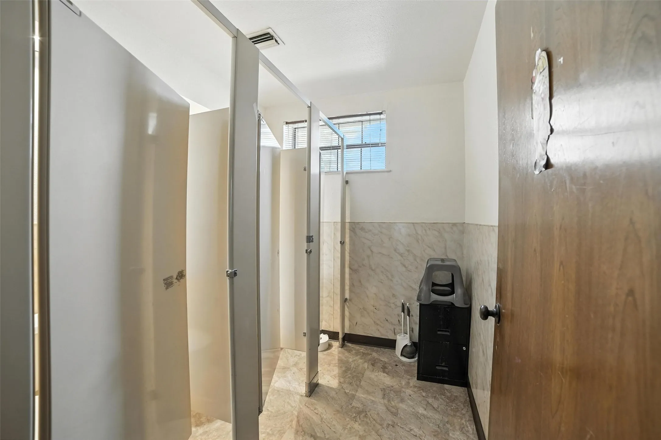 Office For Sale in Dallas County , 3131 Beltline Road, Sunnyvale, Texas 75182, 0, 0, Garage spaces, 0 Sqft, built in 1965, Price $999,999, mls#21365073, Real Estate Agent in Sunnyvale, Homes For Sale in Dallas county, Homes For Sale in Sunnyvale, Realtor in Sunnyvale Texas, Real Estate Brokerage Independent Realty Texas, Luminita Cordes Realtor