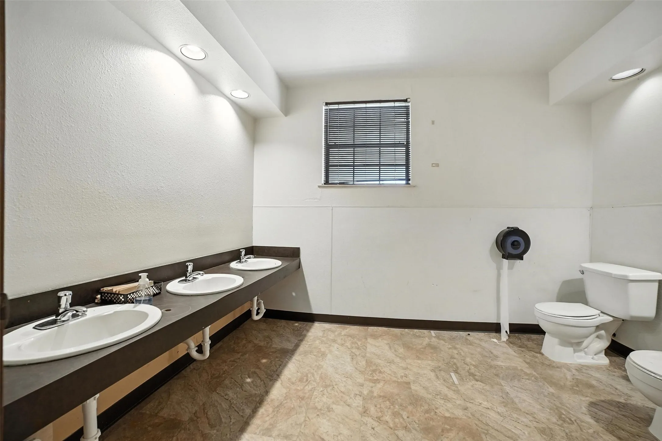 Office For Sale in Dallas County , 3131 Beltline Road, Sunnyvale, Texas 75182, 0, 0, Garage spaces, 0 Sqft, built in 1965, Price $999,999, mls#21365073, Real Estate Agent in Sunnyvale, Homes For Sale in Dallas county, Homes For Sale in Sunnyvale, Realtor in Sunnyvale Texas, Real Estate Brokerage Independent Realty Texas, Luminita Cordes Realtor