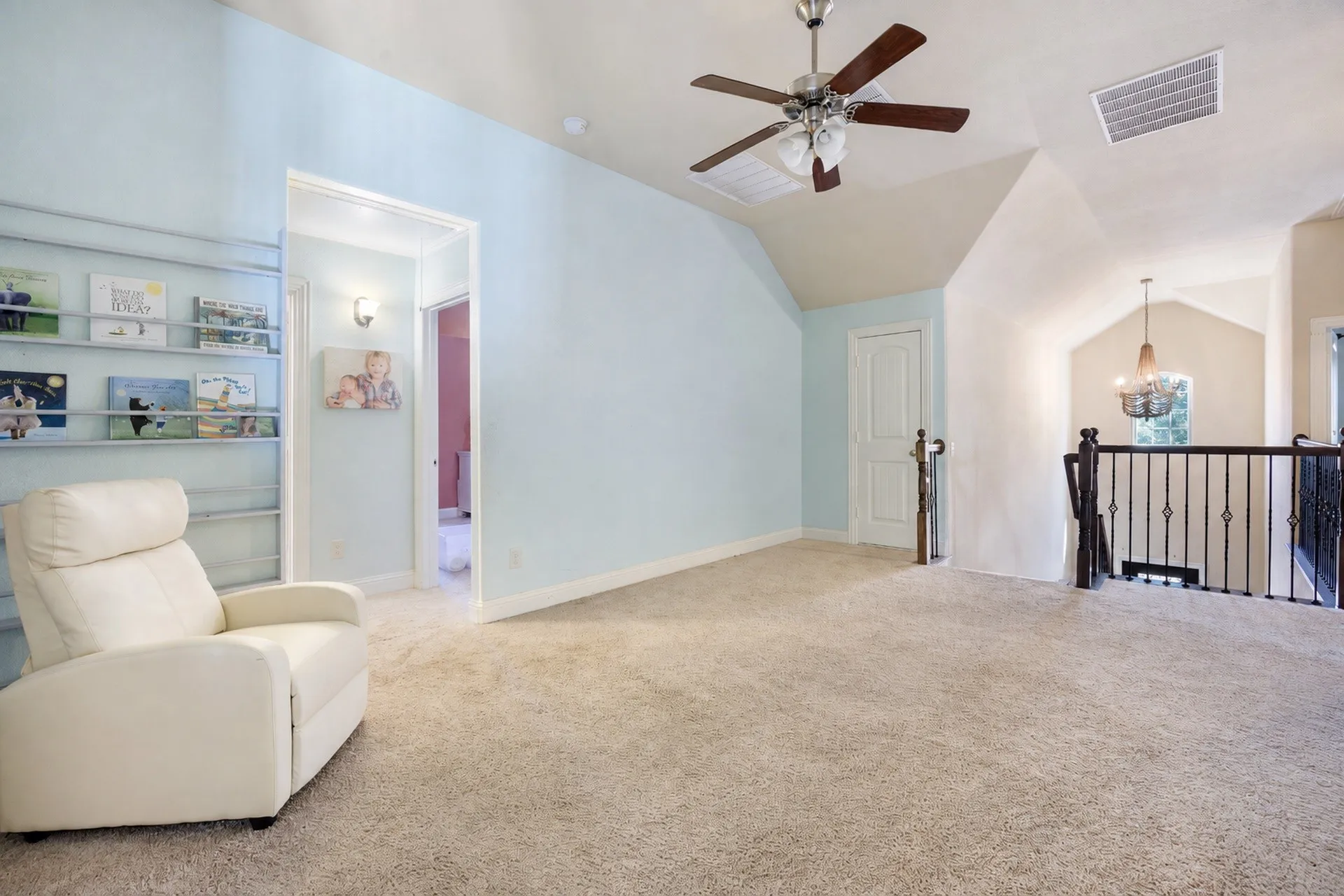 Single Family Residence For Sale in Collin County , 10544 Jackson Hole Lane, Mc Kinney, Texas 75072, 4 Bedroom, 4 Bathroom, 2 Garage spaces, 3,029 Sqft, built in 2015, mls#21363545, Real Estate Agent in Mc Kinney, Homes For Sale in Collin county, Homes For Sale in Mc Kinney, Realtor in Mc Kinney Texas, Real Estate Brokerage Independent Realty Texas, Luminita Cordes Realtor