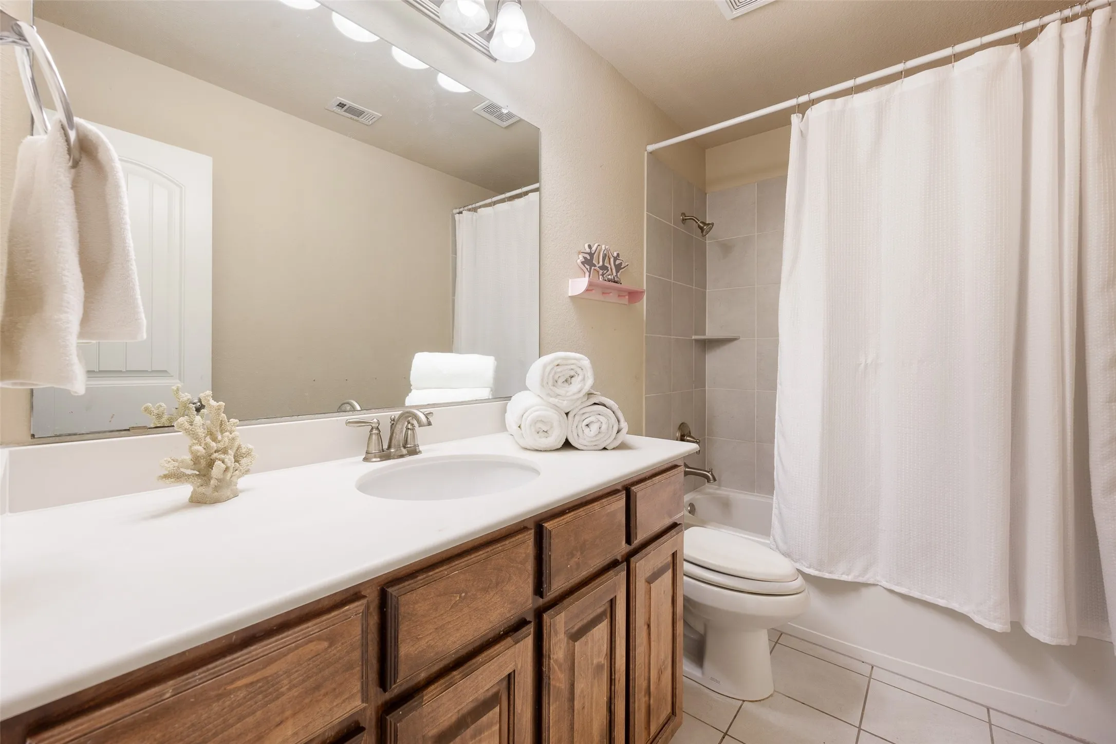 Single Family Residence For Sale in Collin County , 10544 Jackson Hole Lane, Mc Kinney, Texas 75072, 4 Bedroom, 4 Bathroom, 2 Garage spaces, 3,029 Sqft, built in 2015, mls#21363545, Real Estate Agent in Mc Kinney, Homes For Sale in Collin county, Homes For Sale in Mc Kinney, Realtor in Mc Kinney Texas, Real Estate Brokerage Independent Realty Texas, Luminita Cordes Realtor
