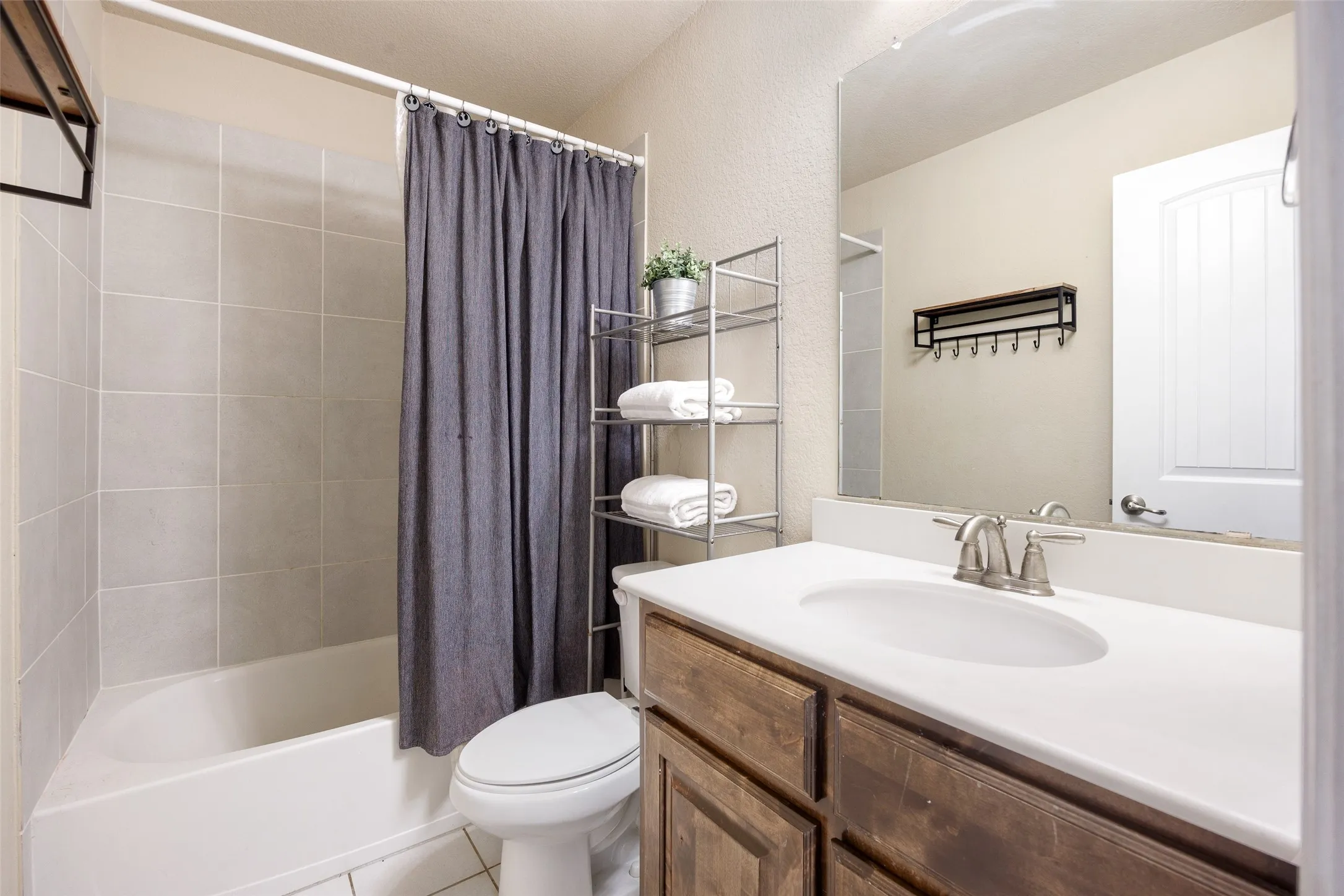 Single Family Residence For Sale in Collin County , 10544 Jackson Hole Lane, Mc Kinney, Texas 75072, 4 Bedroom, 4 Bathroom, 2 Garage spaces, 3,029 Sqft, built in 2015, mls#21363545, Real Estate Agent in Mc Kinney, Homes For Sale in Collin county, Homes For Sale in Mc Kinney, Realtor in Mc Kinney Texas, Real Estate Brokerage Independent Realty Texas, Luminita Cordes Realtor