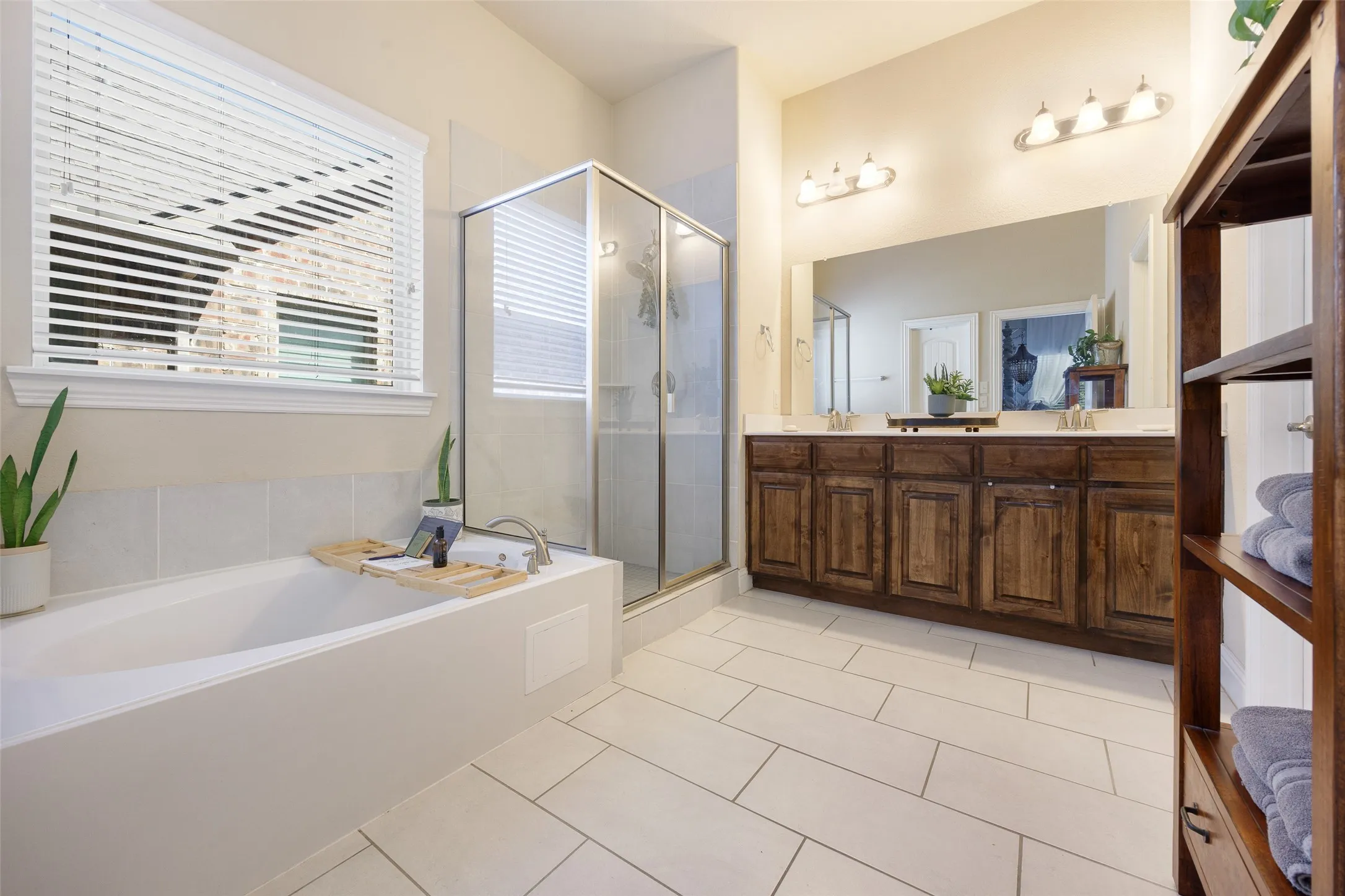 Single Family Residence For Sale in Collin County , 10544 Jackson Hole Lane, Mc Kinney, Texas 75072, 4 Bedroom, 4 Bathroom, 2 Garage spaces, 3,029 Sqft, built in 2015, mls#21363545, Real Estate Agent in Mc Kinney, Homes For Sale in Collin county, Homes For Sale in Mc Kinney, Realtor in Mc Kinney Texas, Real Estate Brokerage Independent Realty Texas, Luminita Cordes Realtor