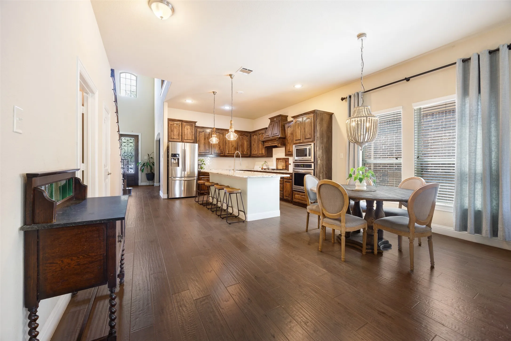 Single Family Residence For Sale in Collin County , 10544 Jackson Hole Lane, Mc Kinney, Texas 75072, 4 Bedroom, 4 Bathroom, 2 Garage spaces, 3,029 Sqft, built in 2015, mls#21363545, Real Estate Agent in Mc Kinney, Homes For Sale in Collin county, Homes For Sale in Mc Kinney, Realtor in Mc Kinney Texas, Real Estate Brokerage Independent Realty Texas, Luminita Cordes Realtor