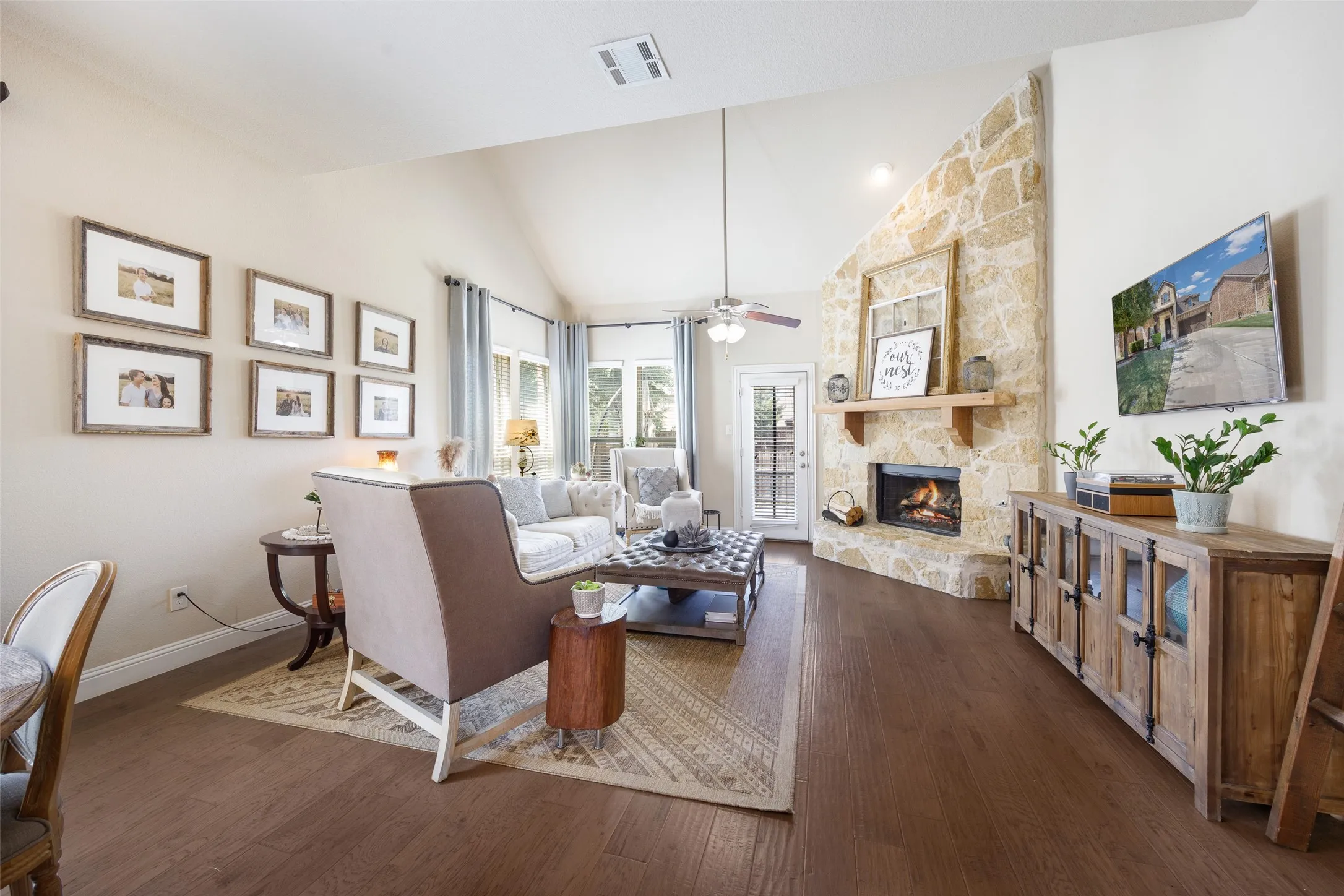 Single Family Residence For Sale in Collin County , 10544 Jackson Hole Lane, Mc Kinney, Texas 75072, 4 Bedroom, 4 Bathroom, 2 Garage spaces, 3,029 Sqft, built in 2015, mls#21363545, Real Estate Agent in Mc Kinney, Homes For Sale in Collin county, Homes For Sale in Mc Kinney, Realtor in Mc Kinney Texas, Real Estate Brokerage Independent Realty Texas, Luminita Cordes Realtor
