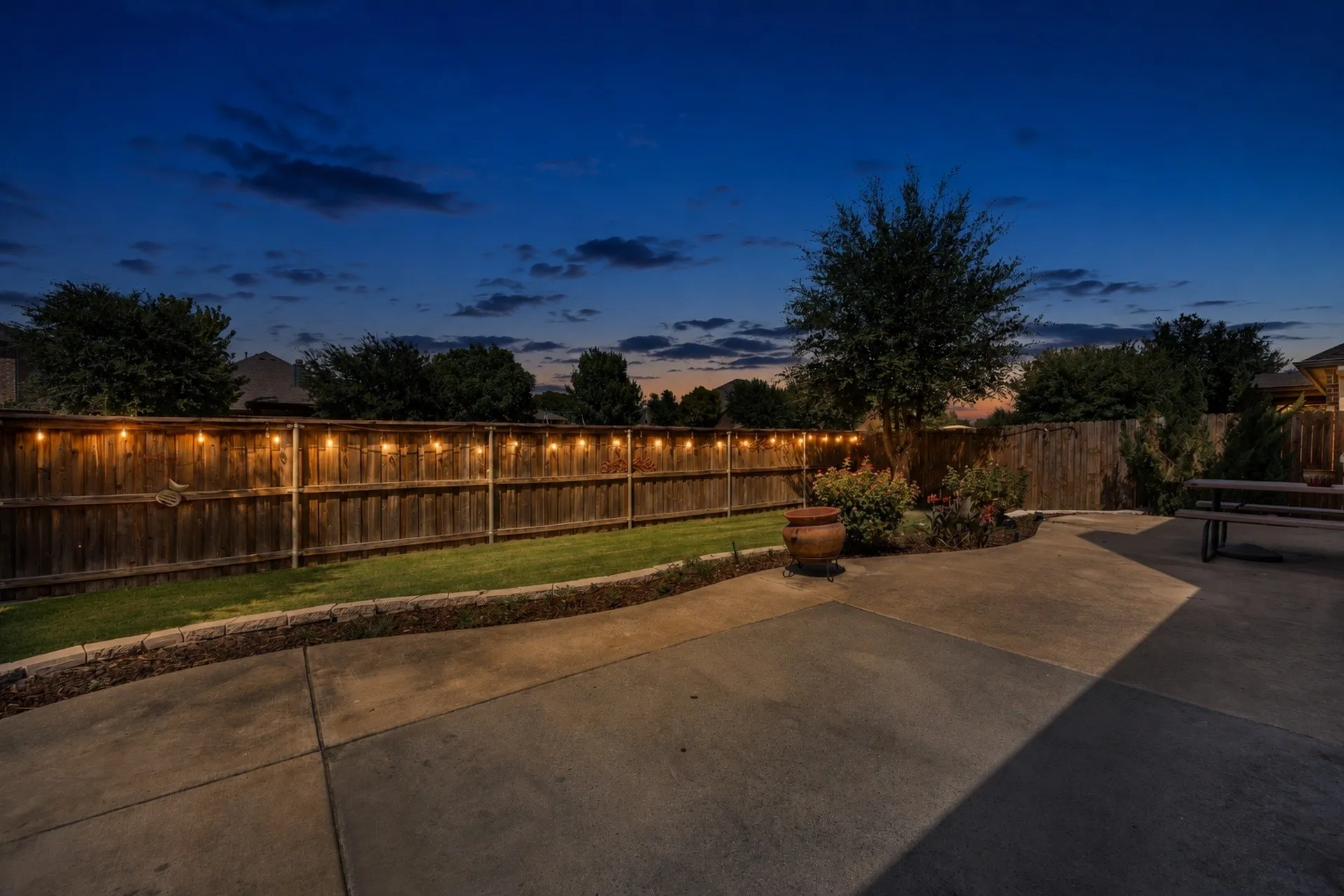 Single Family Residence For Sale in Collin County , 10544 Jackson Hole Lane, Mc Kinney, Texas 75072, 4 Bedroom, 4 Bathroom, 2 Garage spaces, 3,029 Sqft, built in 2015, mls#21363545, Real Estate Agent in Mc Kinney, Homes For Sale in Collin county, Homes For Sale in Mc Kinney, Realtor in Mc Kinney Texas, Real Estate Brokerage Independent Realty Texas, Luminita Cordes Realtor