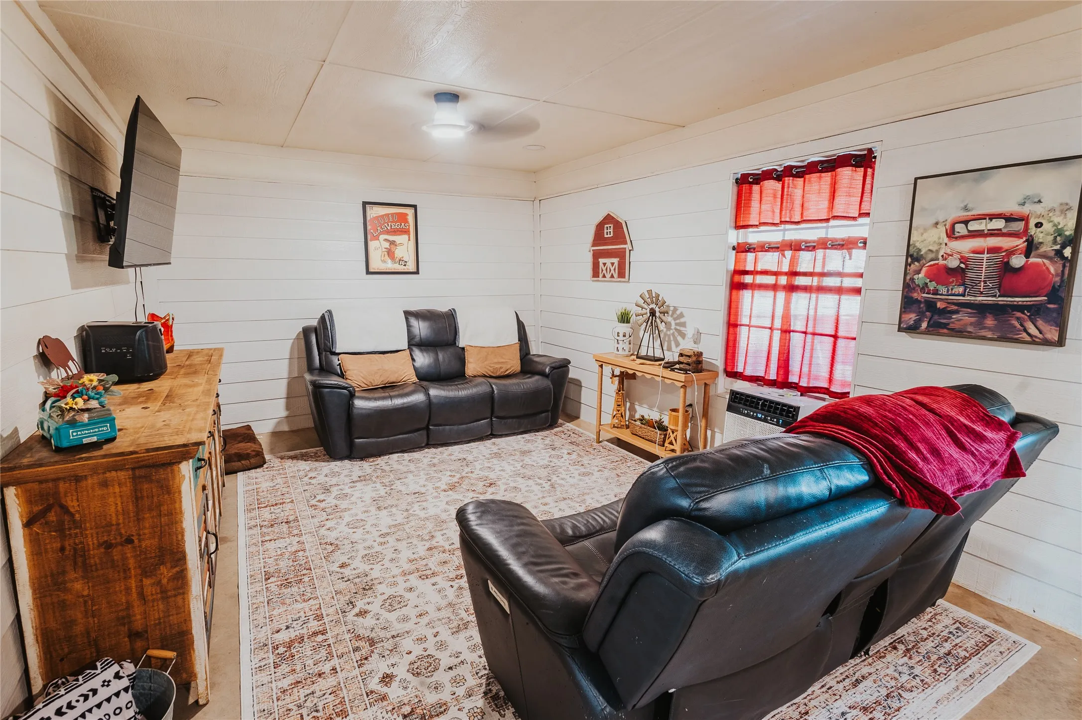 Farm For Sale in Hill County , 246 Hcr 1450 N, Covington, Texas 76636, 3 Bedroom, 2 Bathroom, Garage spaces, 1,500 Sqft, built in 2021, Price $675,000, mls#21364875, Real Estate Agent in Covington, Homes For Sale in Hill county, Homes For Sale in Covington, Realtor in Covington Texas, Real Estate Brokerage Independent Realty Texas, Luminita Cordes Realtor