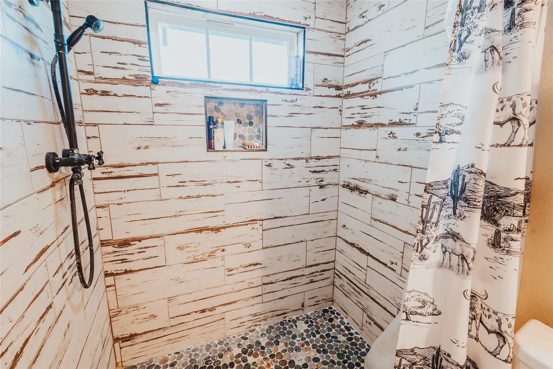 Farm For Sale in Hill County , 246 Hcr 1450 N, Covington, Texas 76636, 3 Bedroom, 2 Bathroom, Garage spaces, 1,500 Sqft, built in 2021, Price $675,000, mls#21364875, Real Estate Agent in Covington, Homes For Sale in Hill county, Homes For Sale in Covington, Realtor in Covington Texas, Real Estate Brokerage Independent Realty Texas, Luminita Cordes Realtor