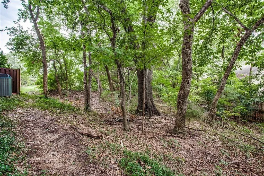 Single Family Residence For Sale in Dallas County , 7034 Clear Springs Circle, Garland, Texas 75044, 3 Bedroom, 3 Bathroom, 2 Garage spaces, 2,582 Sqft, built in 1992, mls#21365020, Real Estate Agent in Garland, Homes For Sale in Dallas county, Homes For Sale in Garland, Realtor in Garland Texas, Real Estate Brokerage Independent Realty Texas, Luminita Cordes Realtor
