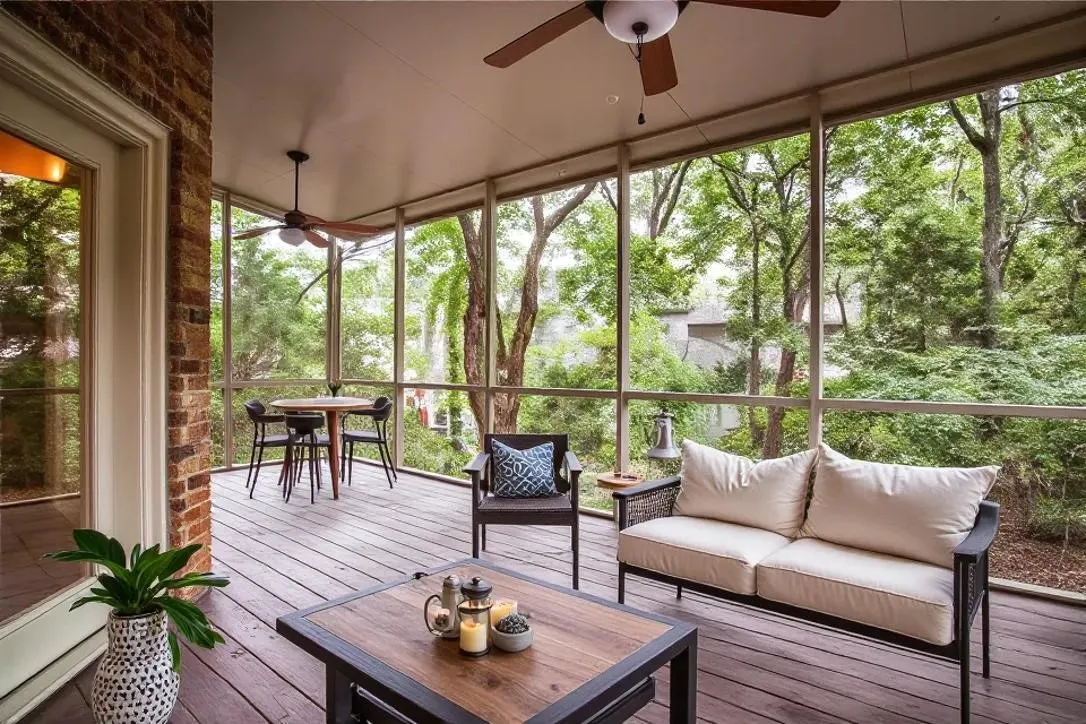 Single Family Residence For Sale in Dallas County , 7034 Clear Springs Circle, Garland, Texas 75044, 3 Bedroom, 3 Bathroom, 2 Garage spaces, 2,582 Sqft, built in 1992, mls#21365020, Real Estate Agent in Garland, Homes For Sale in Dallas county, Homes For Sale in Garland, Realtor in Garland Texas, Real Estate Brokerage Independent Realty Texas, Luminita Cordes Realtor