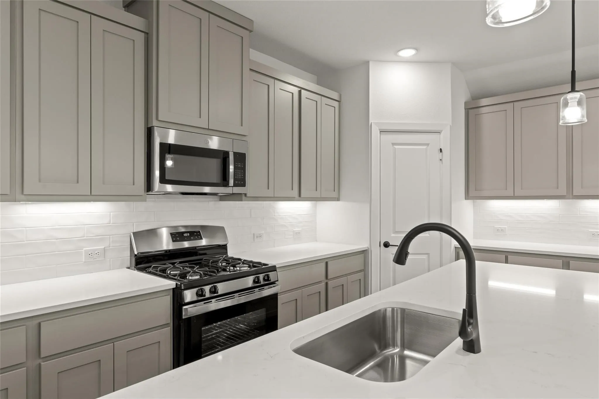 Single Family Residence For Rent in Rockwall County , 2828 Spring Side, Royse City, Texas 75189, 4 Bedroom, 3 Bathroom, 2 Garage spaces, 2,173 Sqft, built in 2024, mls#21365118, Real Estate Agent in Royse City, Homes For Rent in Rockwall county, Homes For Rent in Royse City, Realtor in Royse City Texas, Real Estate Brokerage Independent Realty Texas, Luminita Cordes Realtor