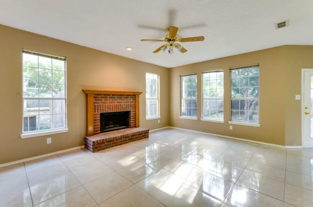 Single Family Residence For Rent in Collin County , 6801 Carrington Drive, Plano, Texas 75023, 3 Bedroom, 3 Bathroom, 2 Garage spaces, 2,218 Sqft, built in 1991, mls#21365120, Real Estate Agent in Plano, Homes For Rent in Collin county, Homes For Rent in Plano, Realtor in Plano Texas, Real Estate Brokerage Independent Realty Texas, Luminita Cordes Realtor