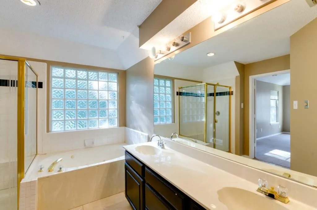 Single Family Residence For Rent in Collin County , 6801 Carrington Drive, Plano, Texas 75023, 3 Bedroom, 3 Bathroom, 2 Garage spaces, 2,218 Sqft, built in 1991, mls#21365120, Real Estate Agent in Plano, Homes For Rent in Collin county, Homes For Rent in Plano, Realtor in Plano Texas, Real Estate Brokerage Independent Realty Texas, Luminita Cordes Realtor