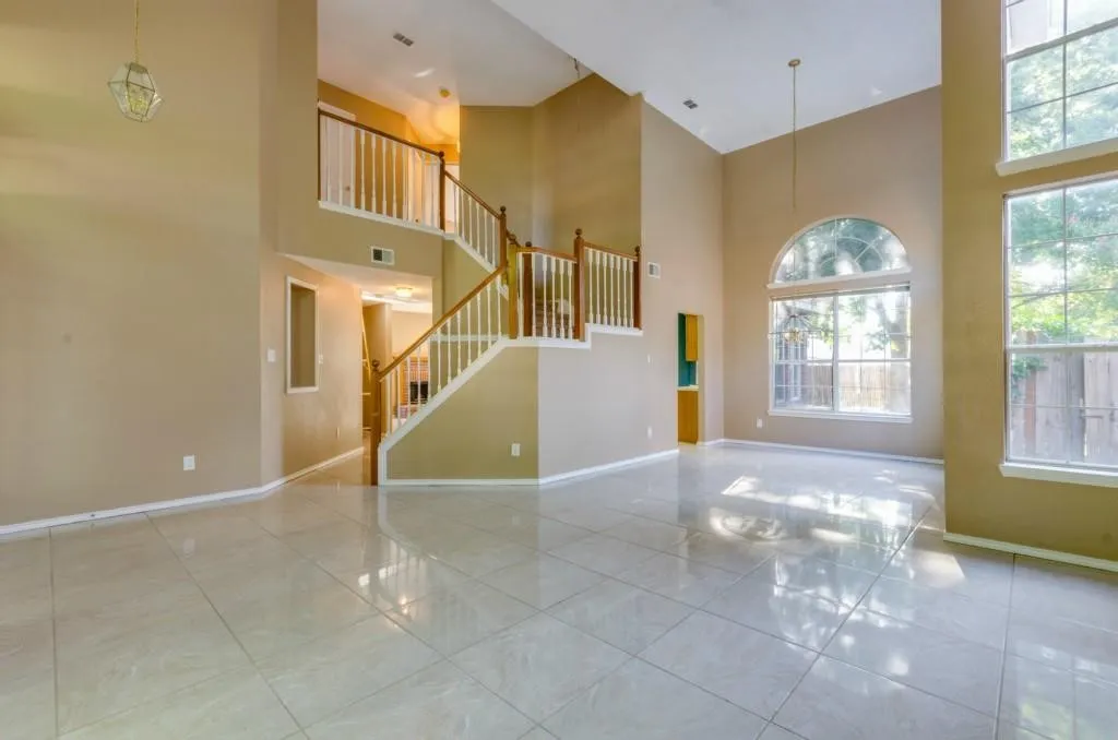 Single Family Residence For Rent in Collin County , 6801 Carrington Drive, Plano, Texas 75023, 3 Bedroom, 3 Bathroom, 2 Garage spaces, 2,218 Sqft, built in 1991, mls#21365120, Real Estate Agent in Plano, Homes For Rent in Collin county, Homes For Rent in Plano, Realtor in Plano Texas, Real Estate Brokerage Independent Realty Texas, Luminita Cordes Realtor