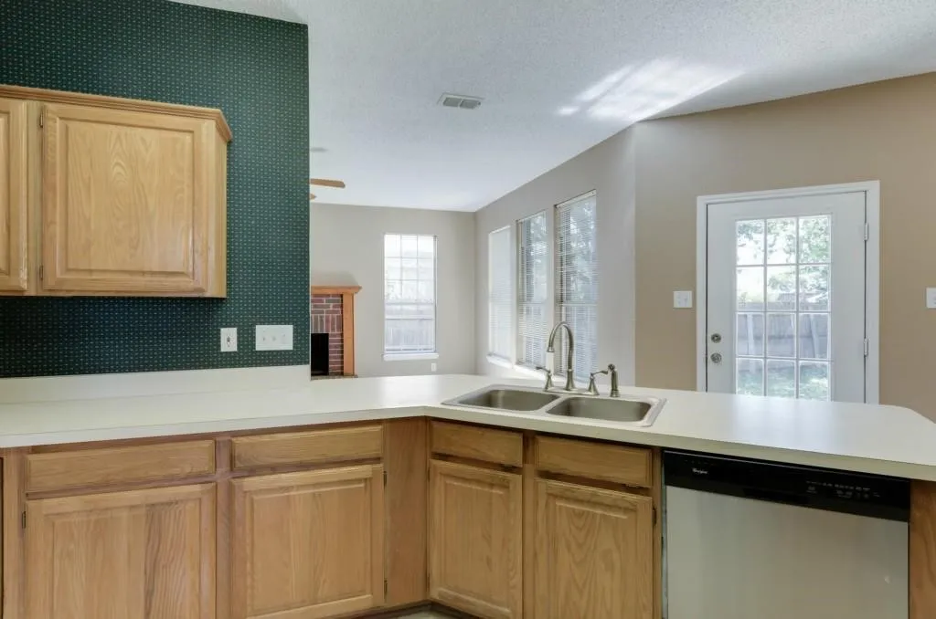 Single Family Residence For Rent in Collin County , 6801 Carrington Drive, Plano, Texas 75023, 3 Bedroom, 3 Bathroom, 2 Garage spaces, 2,218 Sqft, built in 1991, mls#21365120, Real Estate Agent in Plano, Homes For Rent in Collin county, Homes For Rent in Plano, Realtor in Plano Texas, Real Estate Brokerage Independent Realty Texas, Luminita Cordes Realtor