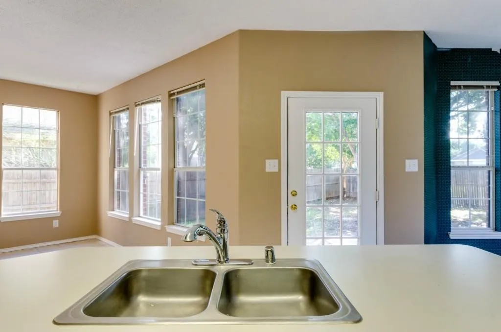Single Family Residence For Rent in Collin County , 6801 Carrington Drive, Plano, Texas 75023, 3 Bedroom, 3 Bathroom, 2 Garage spaces, 2,218 Sqft, built in 1991, mls#21365120, Real Estate Agent in Plano, Homes For Rent in Collin county, Homes For Rent in Plano, Realtor in Plano Texas, Real Estate Brokerage Independent Realty Texas, Luminita Cordes Realtor