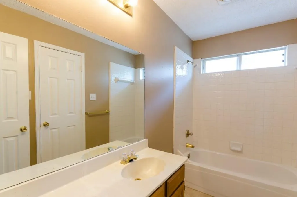 Single Family Residence For Rent in Collin County , 6801 Carrington Drive, Plano, Texas 75023, 3 Bedroom, 3 Bathroom, 2 Garage spaces, 2,218 Sqft, built in 1991, mls#21365120, Real Estate Agent in Plano, Homes For Rent in Collin county, Homes For Rent in Plano, Realtor in Plano Texas, Real Estate Brokerage Independent Realty Texas, Luminita Cordes Realtor